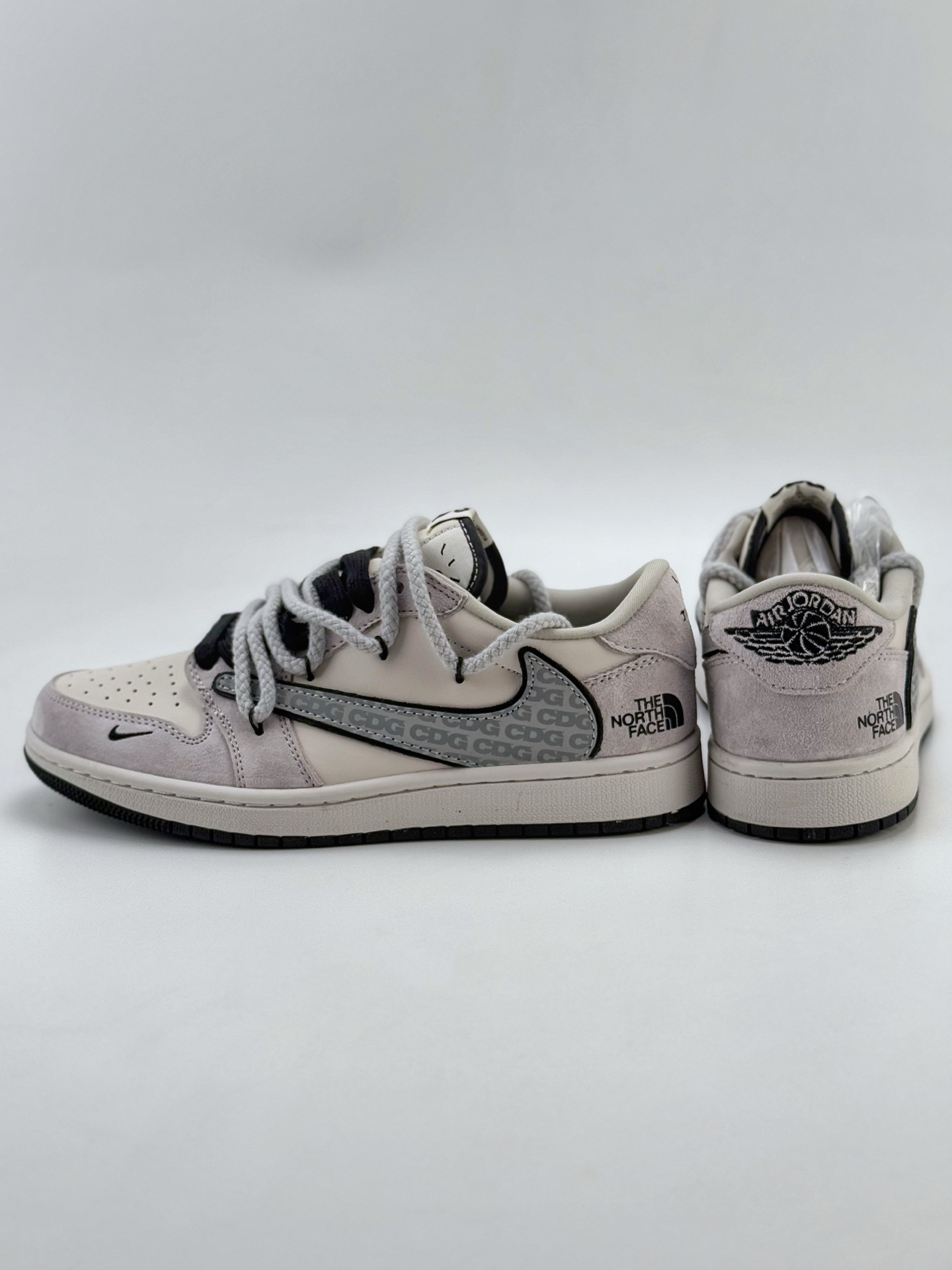 Travis Scott x Nike Air Jordan 1 Low x The North Face x CDG Air Jordan 1 Low 反转白黑小钩绑带翻毛倒钩  XX3318-516