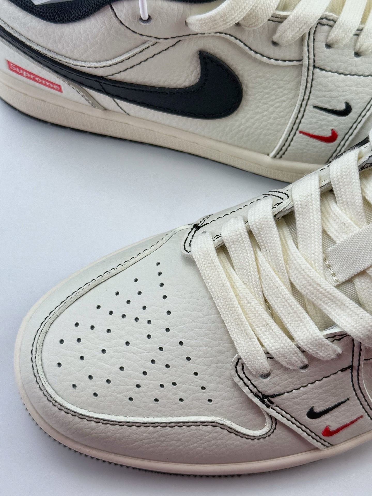 Air Jordan 1 Retro Low x Supreme 白黑双小钩 XX3318-108