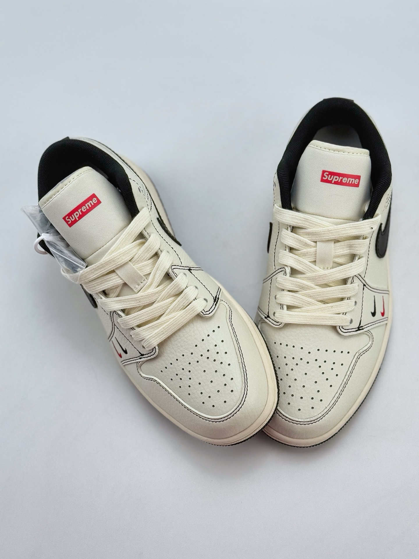 Air Jordan 1 Retro Low x Supreme 白黑双小钩 XX3318-108