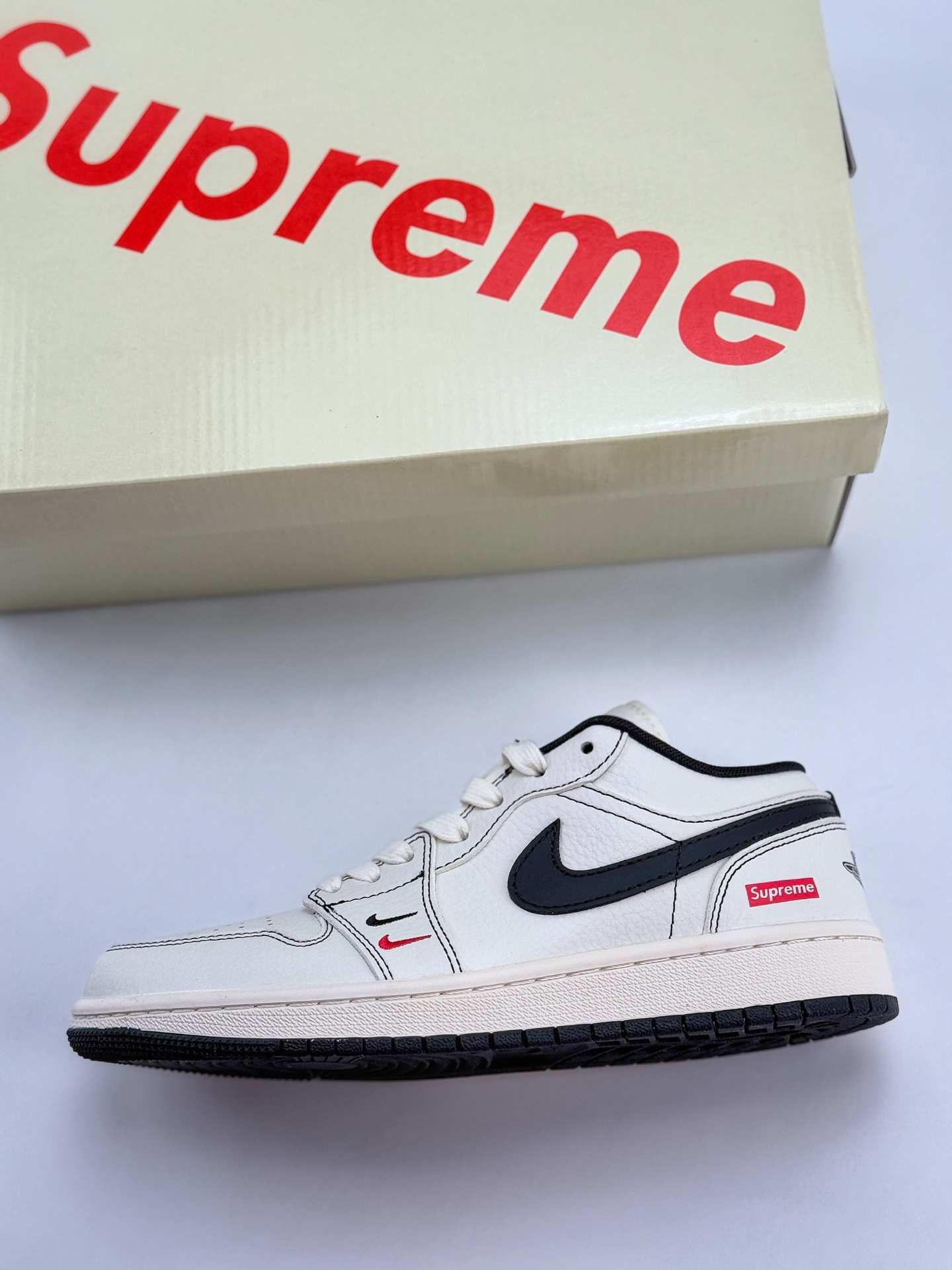 Air Jordan 1 Retro Low x Supreme 白黑双小钩 XX3318-108