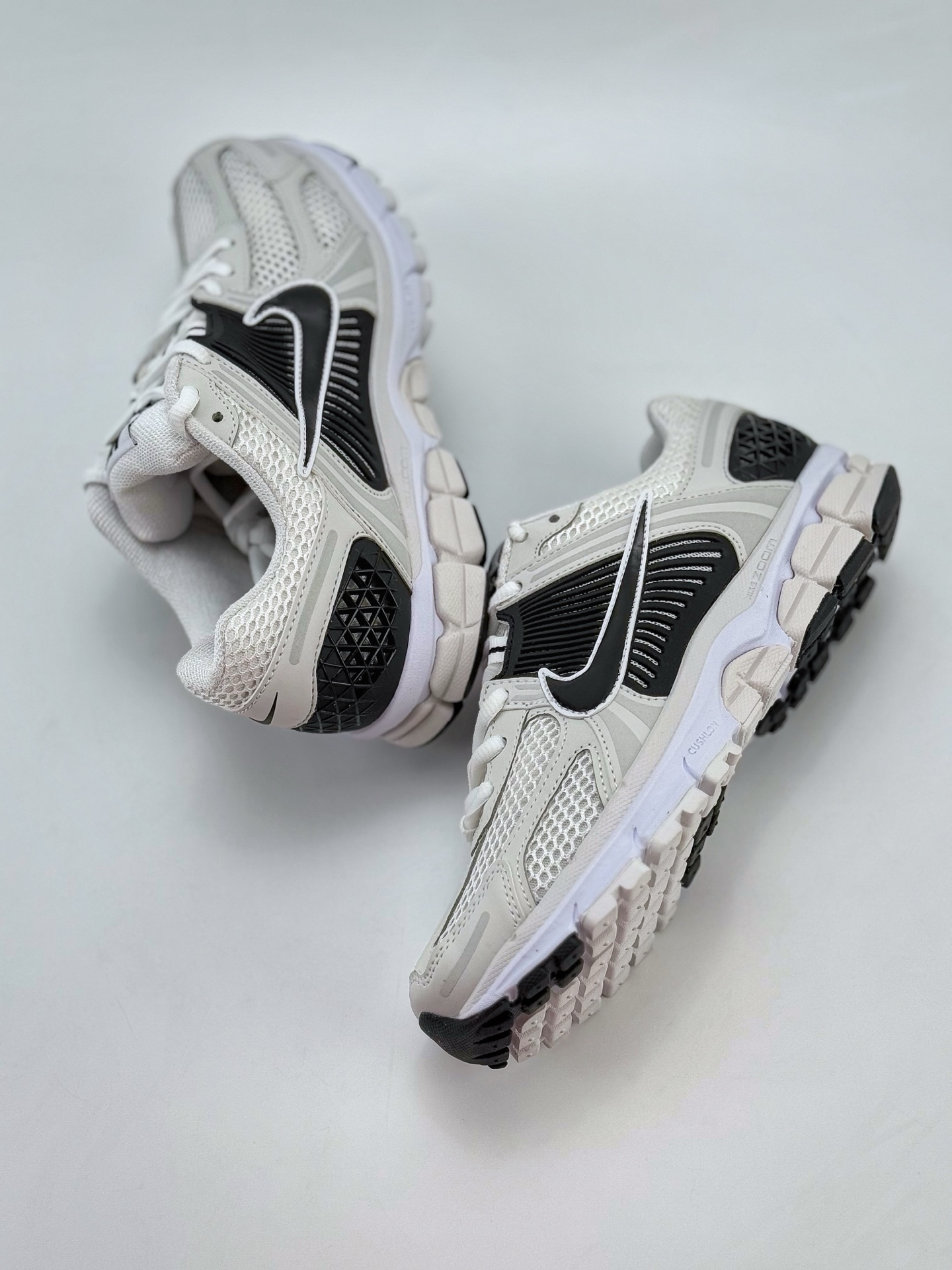 NIKE ZOOM Vomero 5 SP 复古风潮 网面透气运动鞋  FB9149-101
