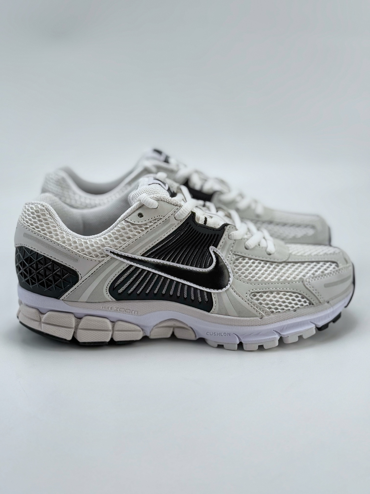 NIKE ZOOM Vomero 5 SP 复古风潮 网面透气运动鞋  FB9149-101