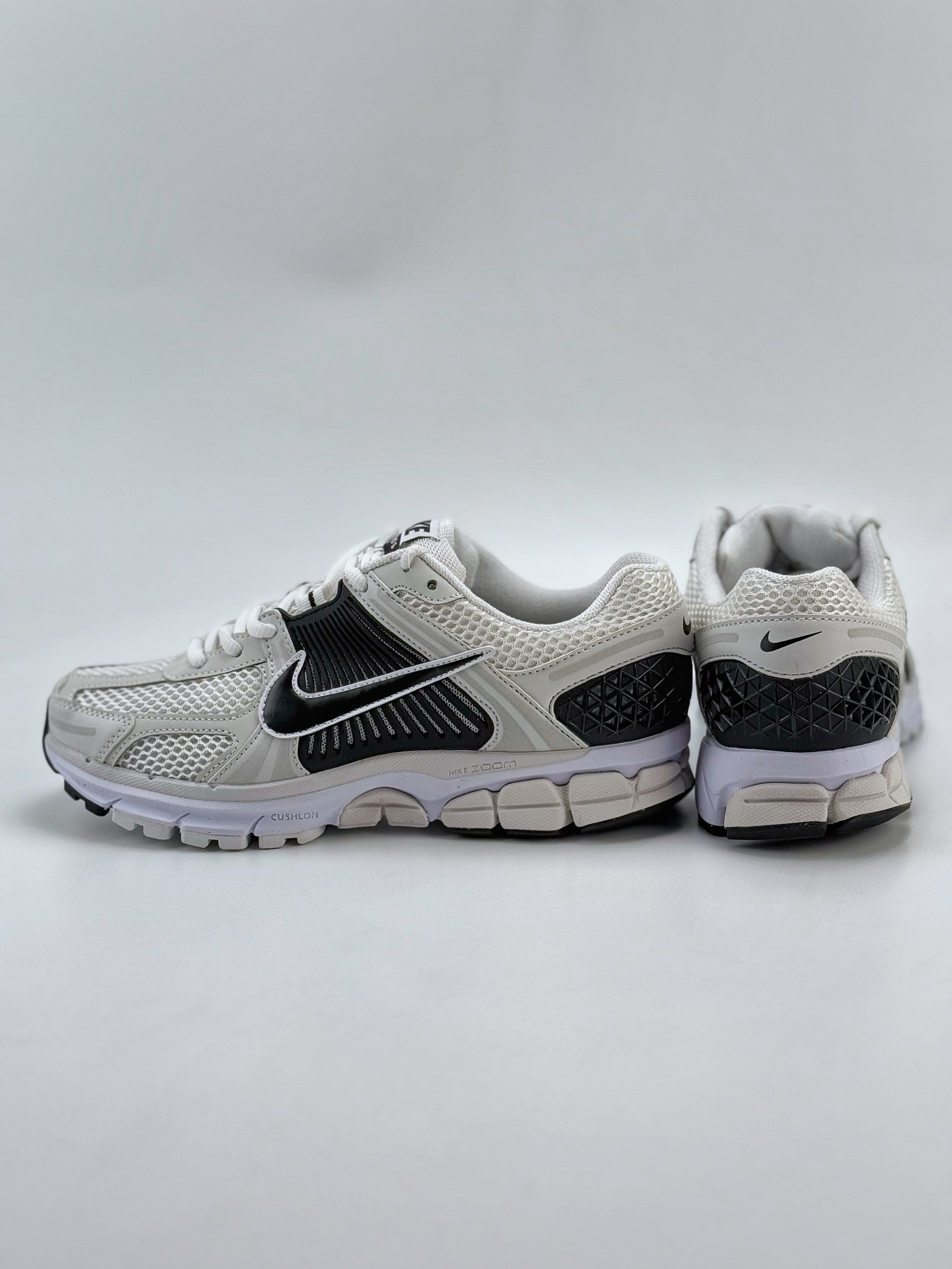 NIKE ZOOM Vomero 5 SP 复古风潮 网面透气运动鞋  FB9149-101