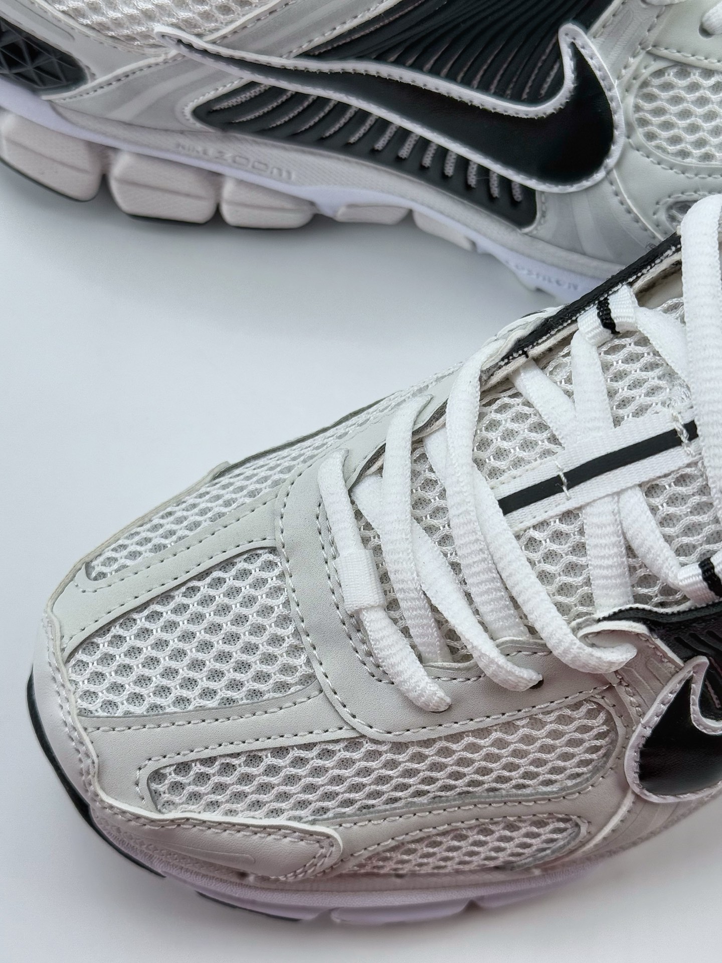 NIKE ZOOM Vomero 5 SP 复古风潮 网面透气运动鞋  FB9149-101