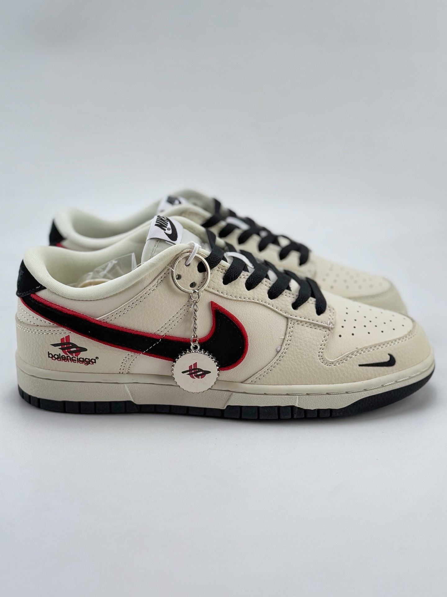 Nike SB Dunk Low x Balenciaga 白黑小钩 LW1818-110