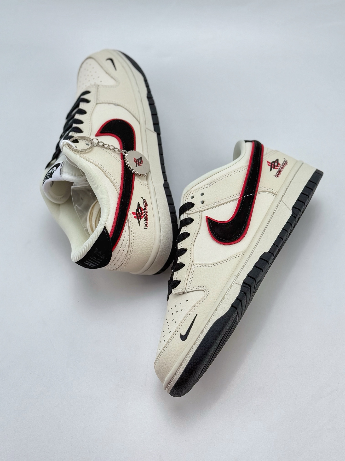 Nike SB Dunk Low x Balenciaga 白黑小钩 LW1818-110