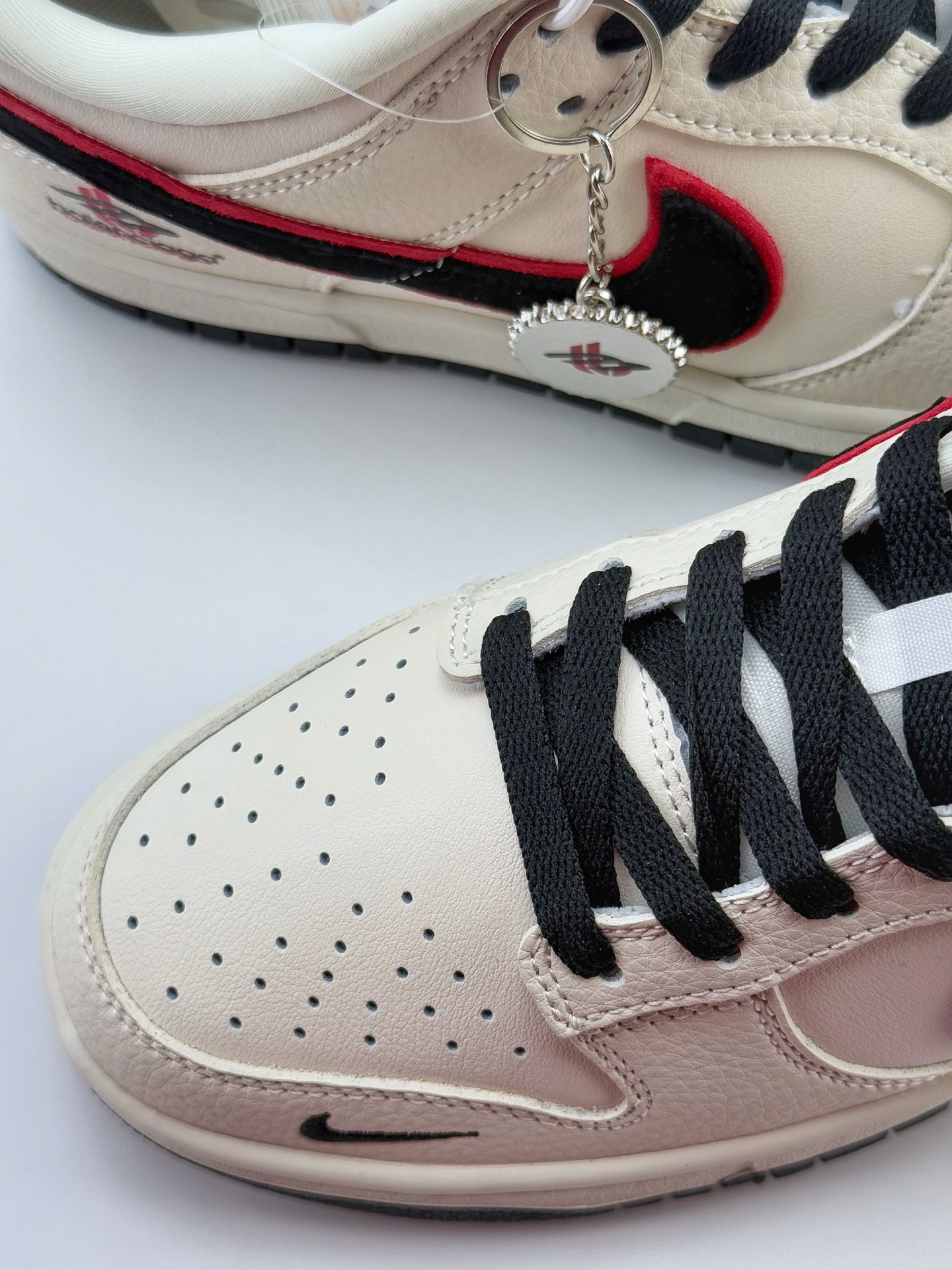 Nike SB Dunk Low x Balenciaga 白黑小钩 LW1818-110