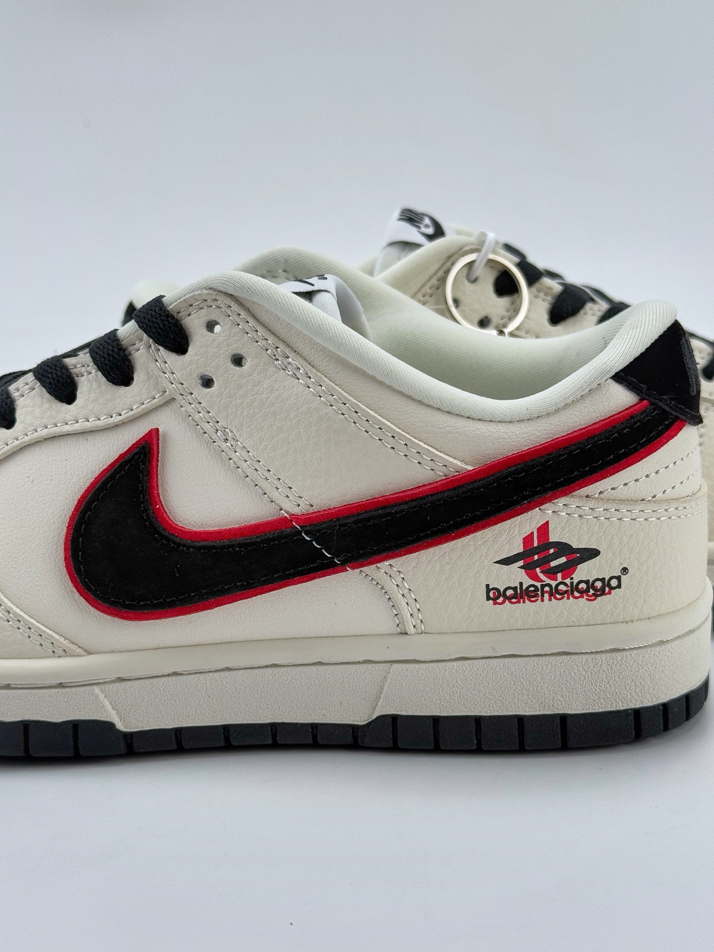 Nike SB Dunk Low x Balenciaga 白黑小钩 LW1818-110