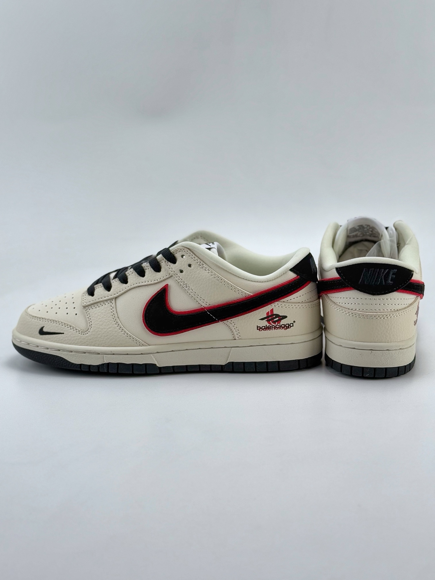 Nike SB Dunk Low x Balenciaga 白黑小钩 LW1818-110