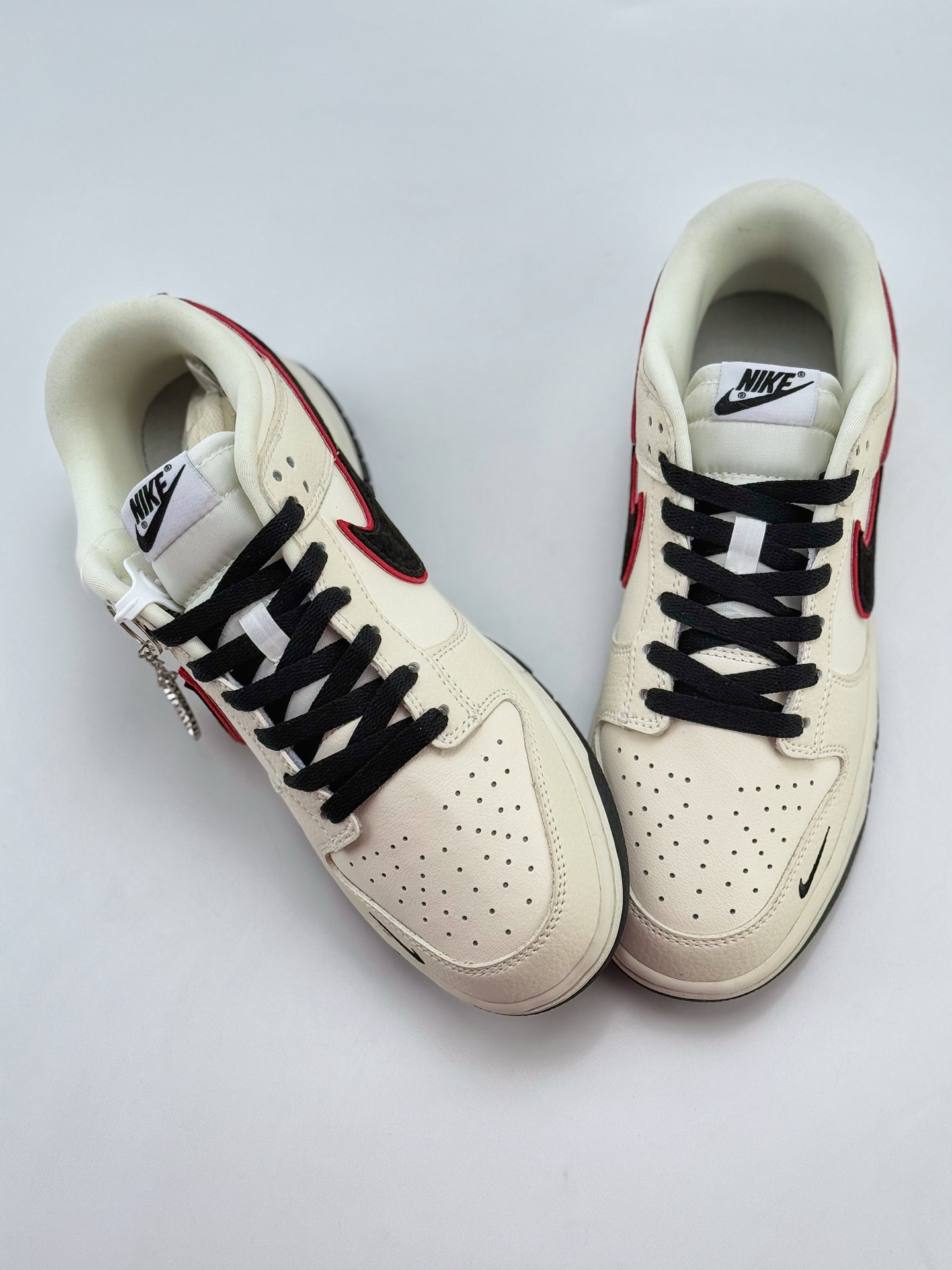 Nike SB Dunk Low x Balenciaga 白黑小钩 LW1818-110