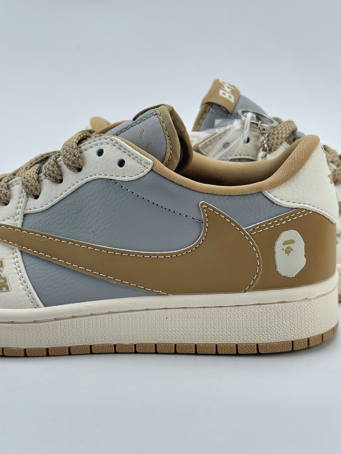 Travis Scott x Nike Air Jordan 1 Low x BAPE Air Jordan 1 Low 反转白灰黄小钩满天星倒钩  BB6511-623