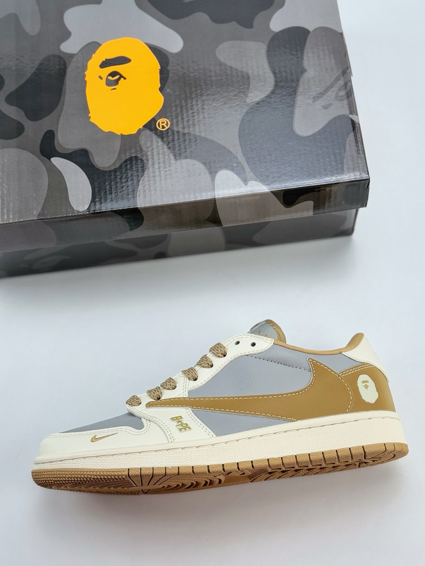 Travis Scott x Nike Air Jordan 1 Low x BAPE Air Jordan 1 Low 反转白灰黄小钩满天星倒钩  BB6511-623