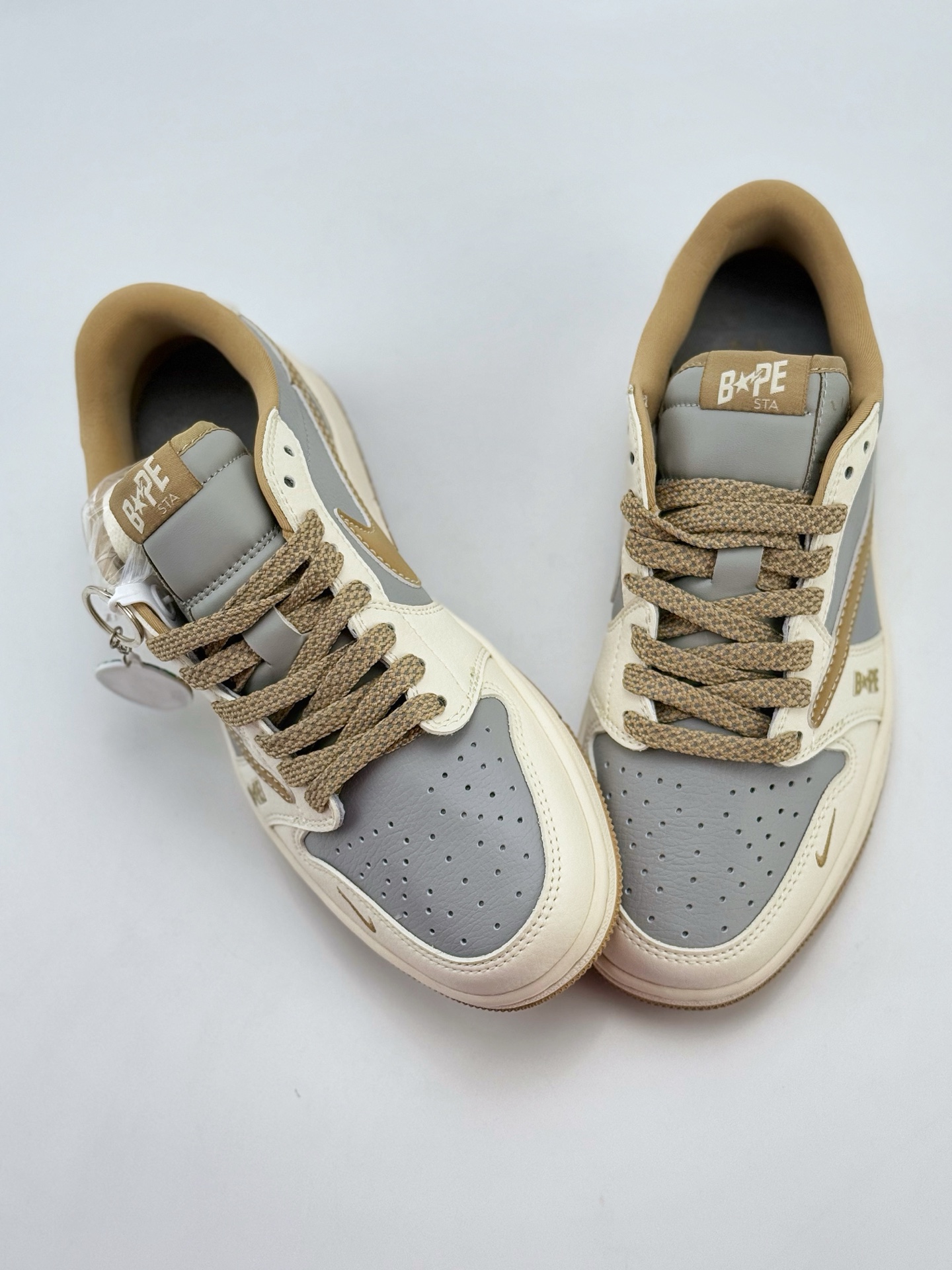 Travis Scott x Nike Air Jordan 1 Low x BAPE Air Jordan 1 Low 反转白灰黄小钩满天星倒钩  BB6511-623