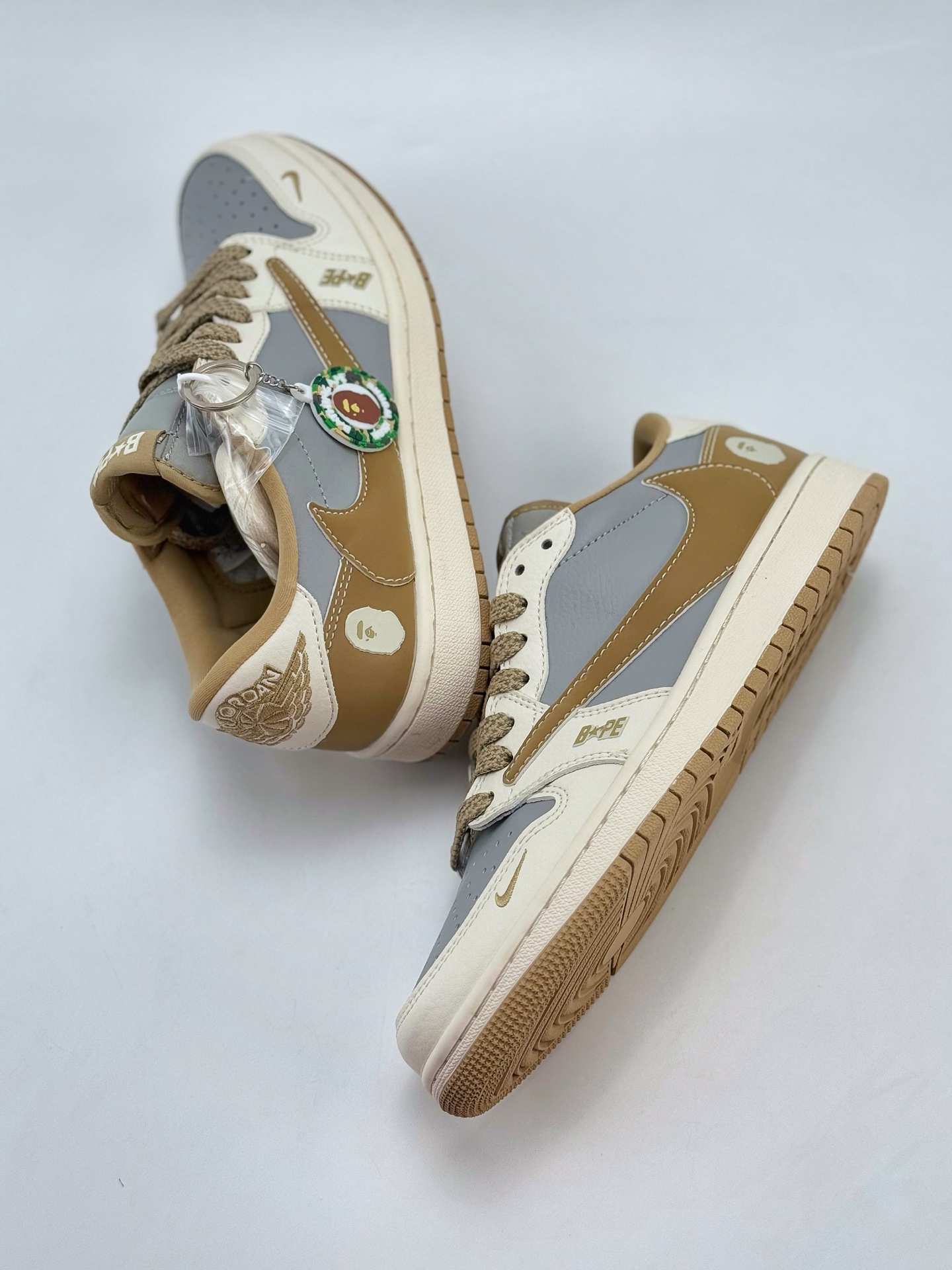 Travis Scott x Nike Air Jordan 1 Low x BAPE Air Jordan 1 Low 反转白灰黄小钩满天星倒钩  BB6511-623