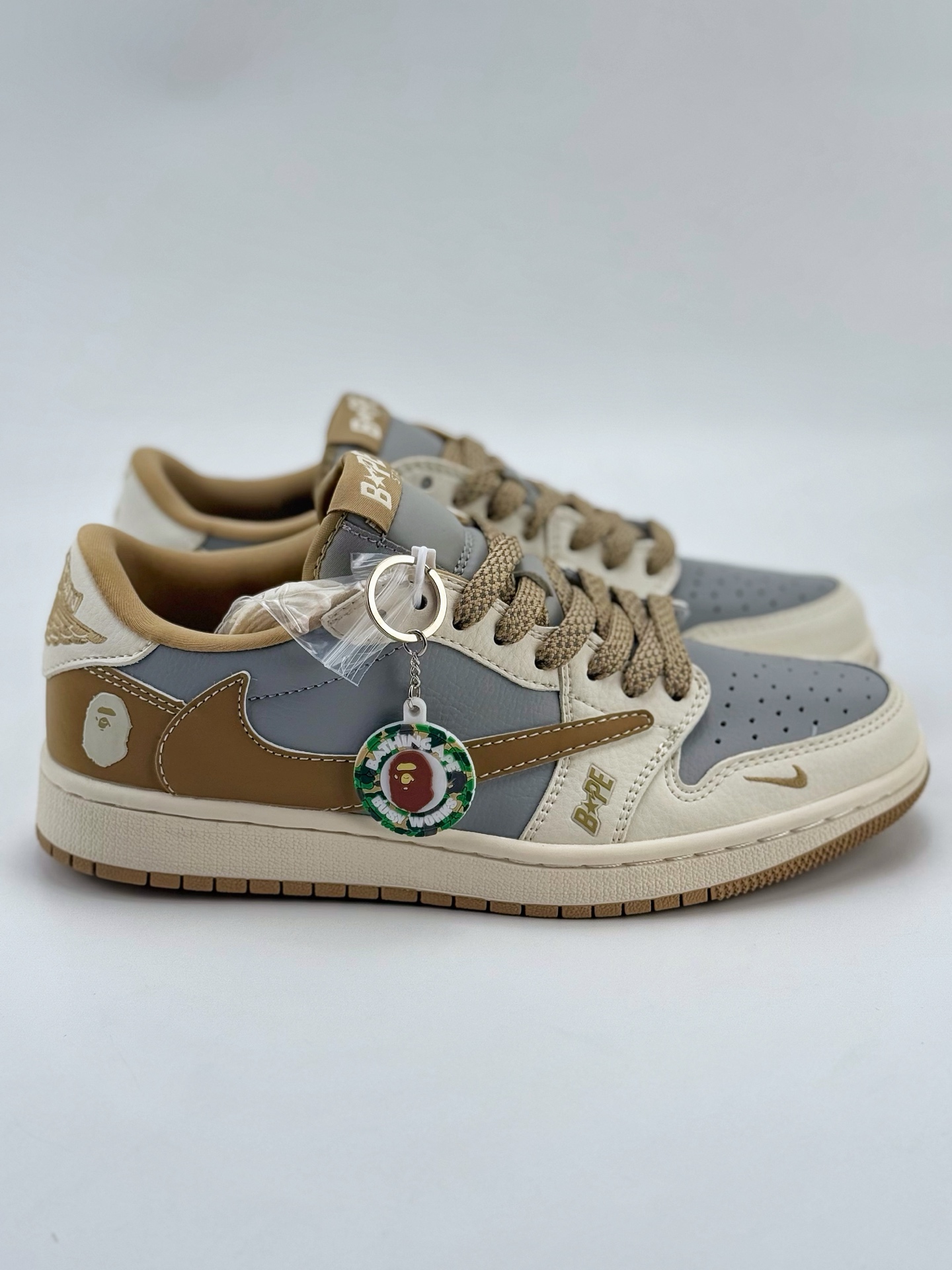 Travis Scott x Nike Air Jordan 1 Low x BAPE Air Jordan 1 Low 反转白灰黄小钩满天星倒钩  BB6511-623