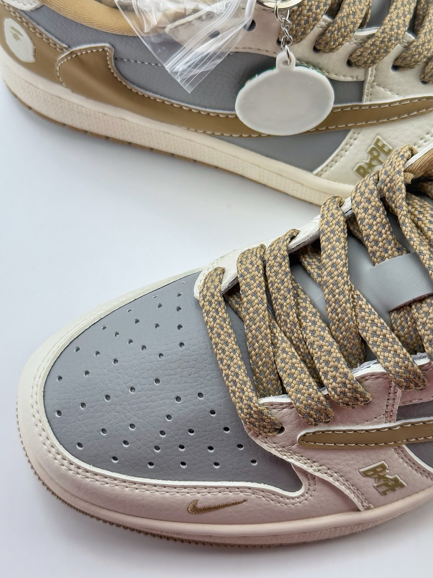 Travis Scott x Nike Air Jordan 1 Low x BAPE Air Jordan 1 Low 反转白灰黄小钩满天星倒钩  BB6511-623