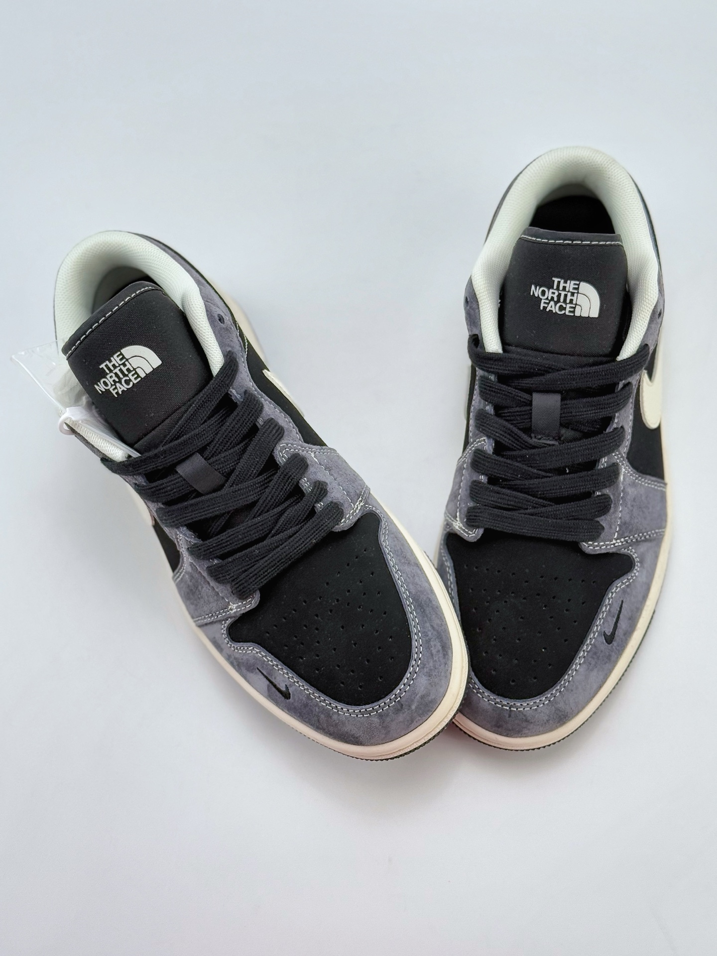 Air Jordan 1 Retro Low x The North Face 黑灰小钩  XX3318-510