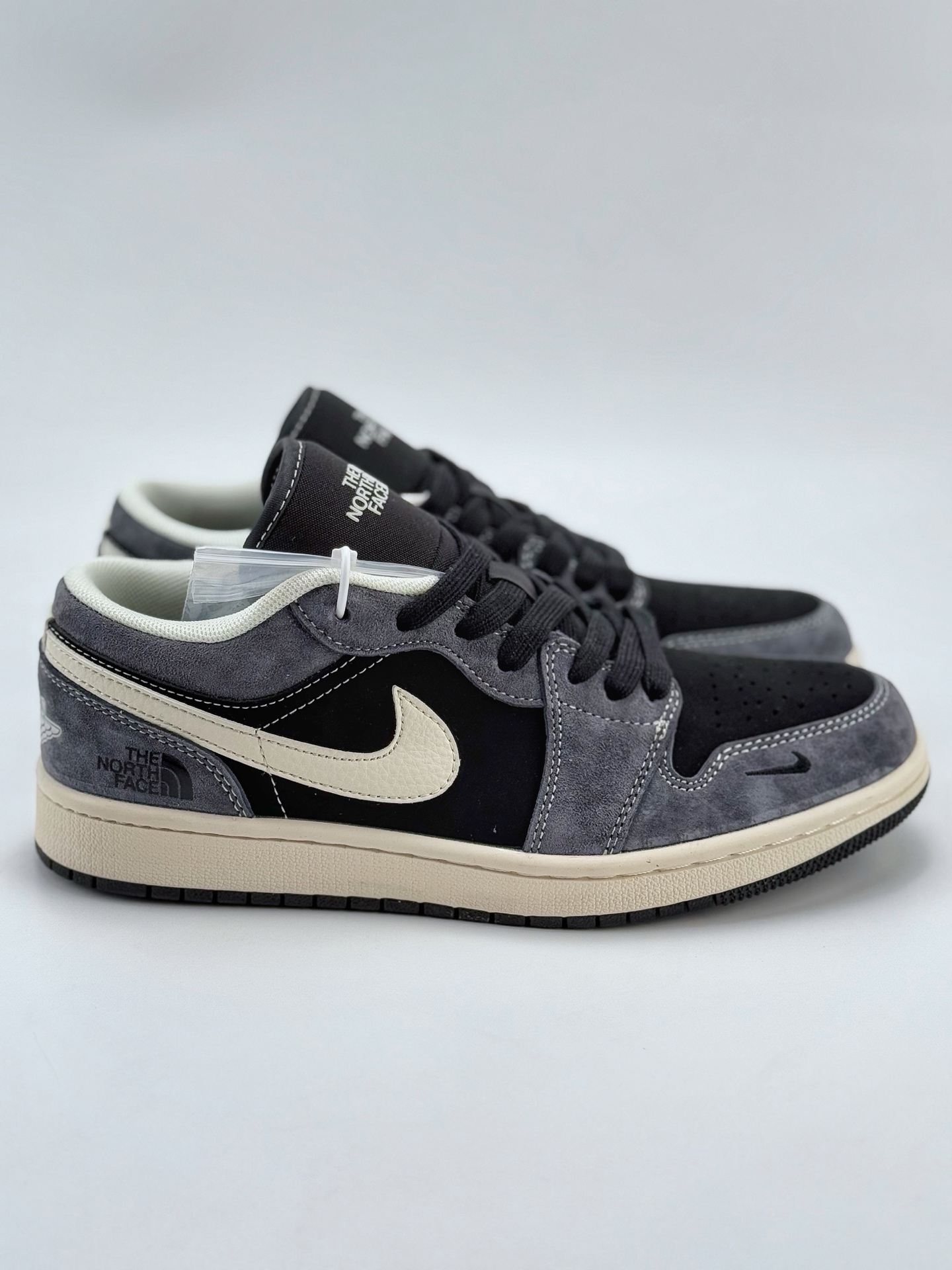 Air Jordan 1 Retro Low x The North Face 黑灰小钩  XX3318-510
