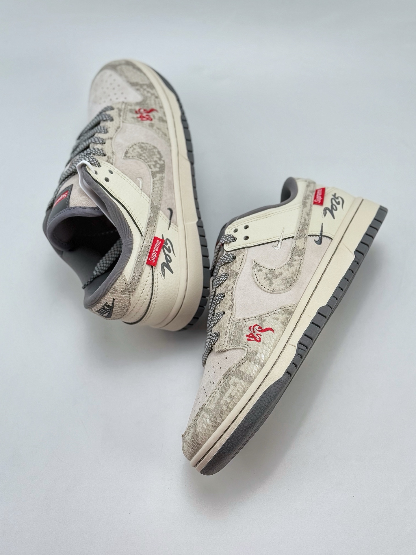 Nike SB Dunk Low x Supreme 蛇年限定 白灰小钩满天星  XS1086-019