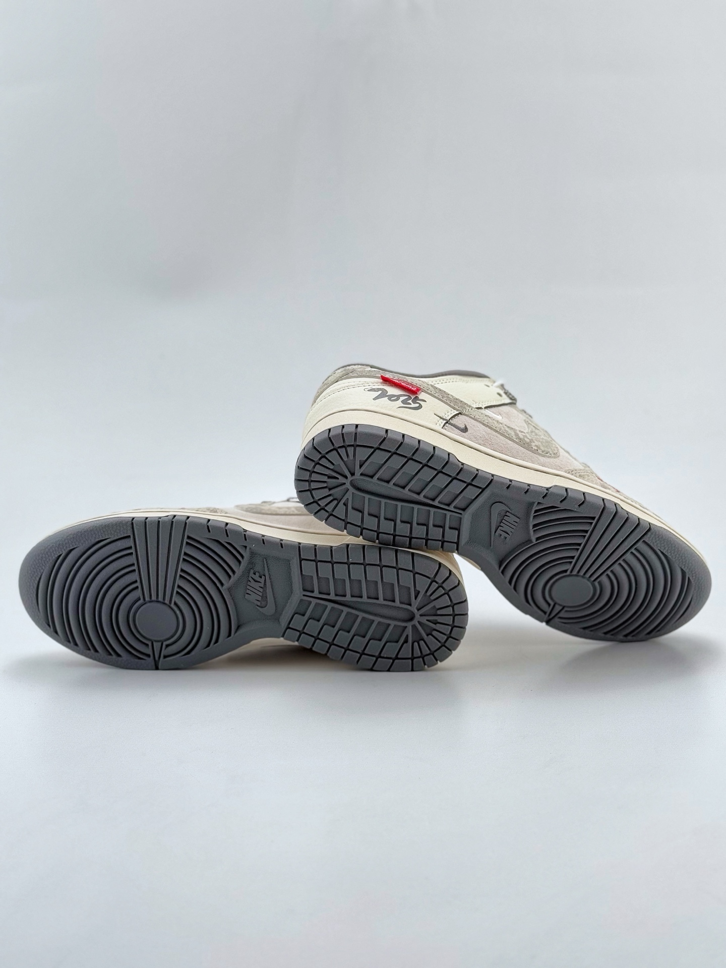 Nike SB Dunk Low x Supreme 蛇年限定 白灰小钩满天星  XS1086-019