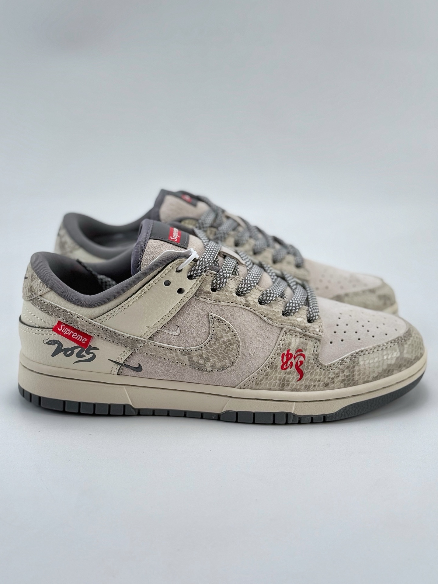 Nike SB Dunk Low x Supreme 蛇年限定 白灰小钩满天星  XS1086-019
