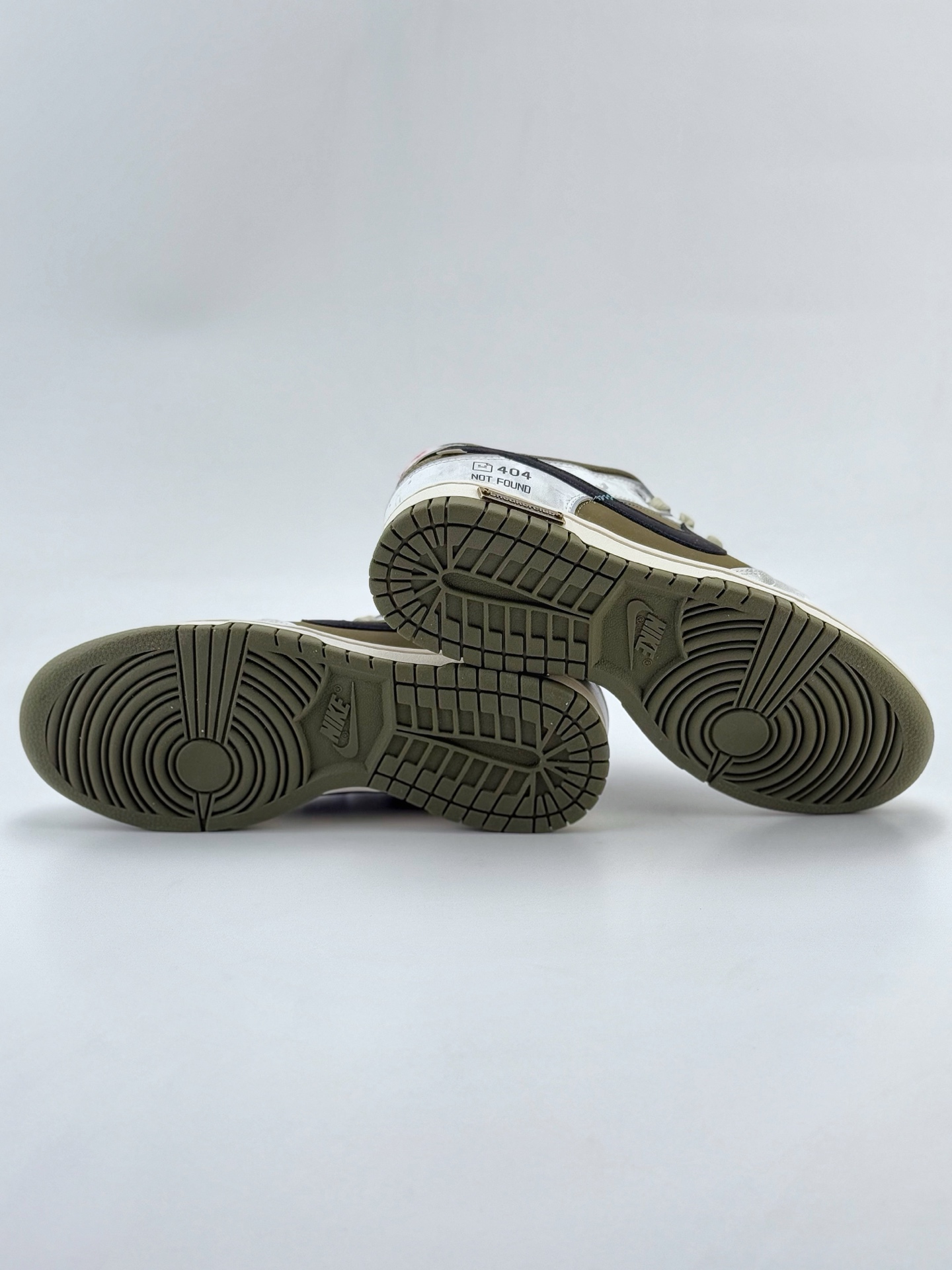 Nike SB Dunk Low x Anonymous Player 匿名玩家 军绿  GW1220-010