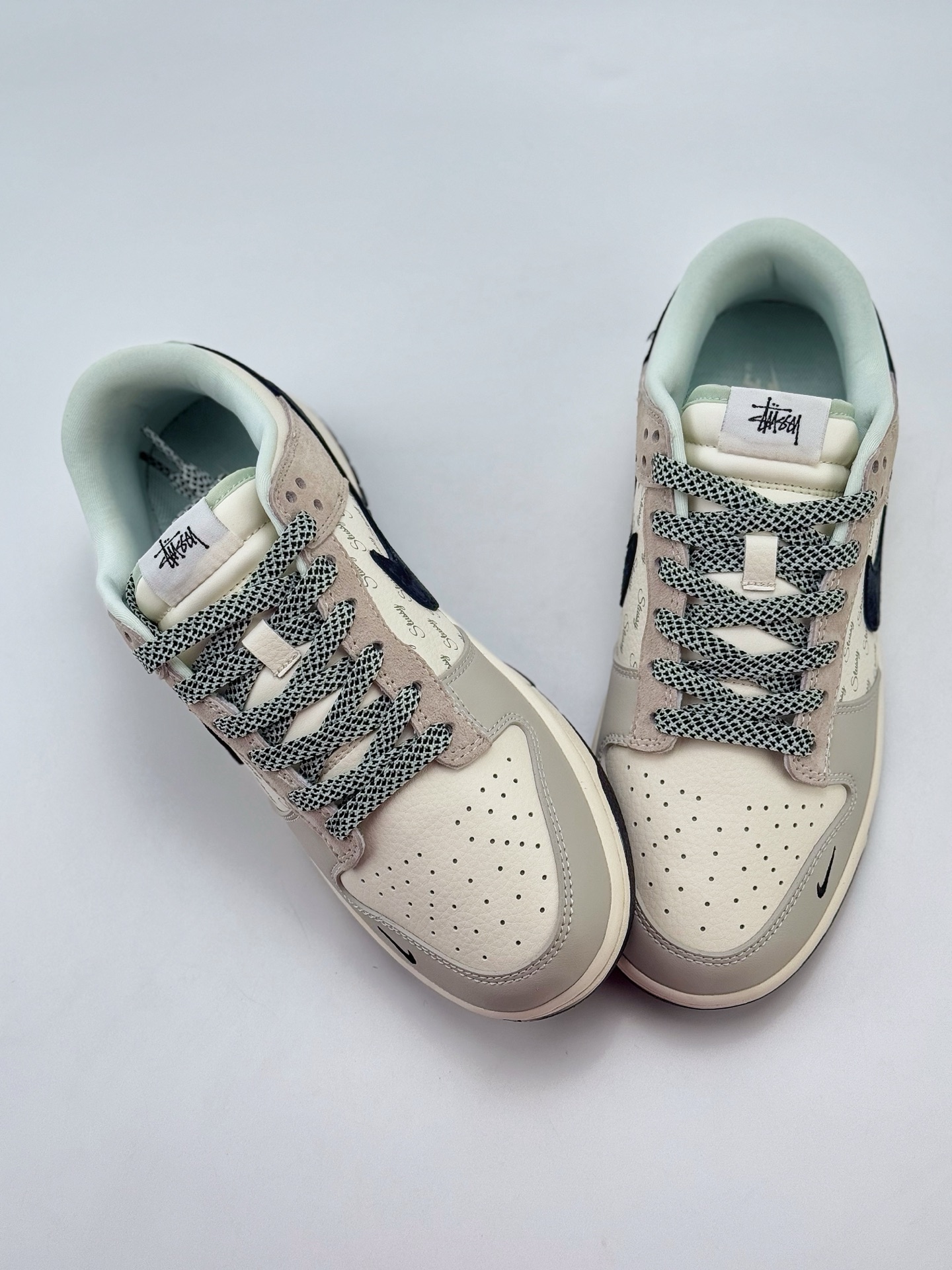 Nike SB Dunk Low x Stussy 白灰黑小钩满天星  XX2025-901