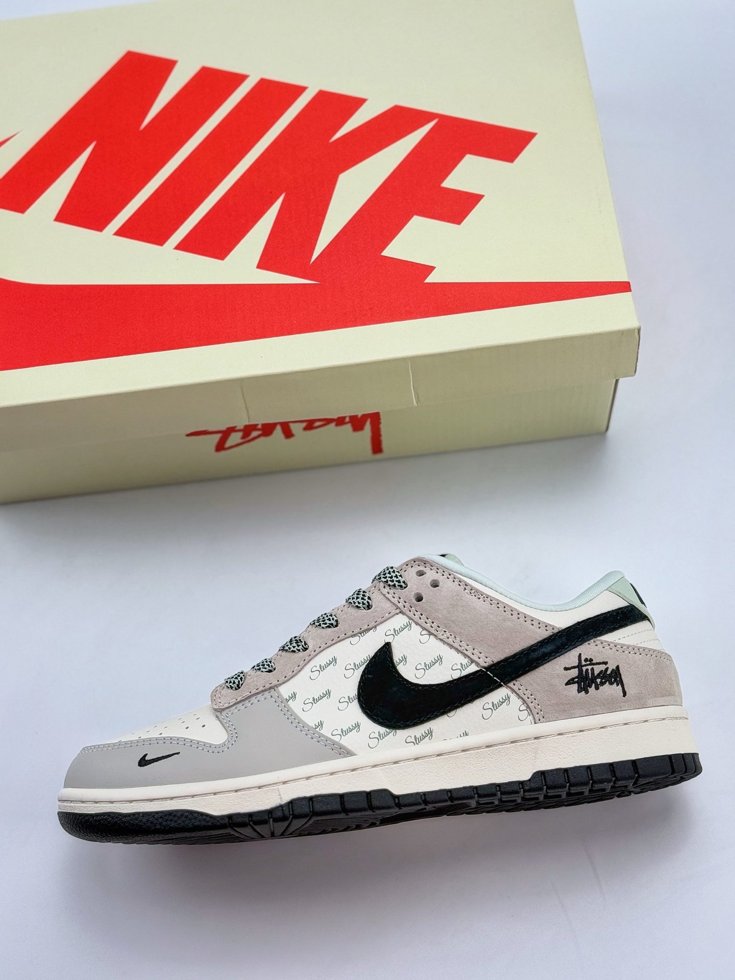 Nike SB Dunk Low x Stussy 白灰黑小钩满天星  XX2025-901