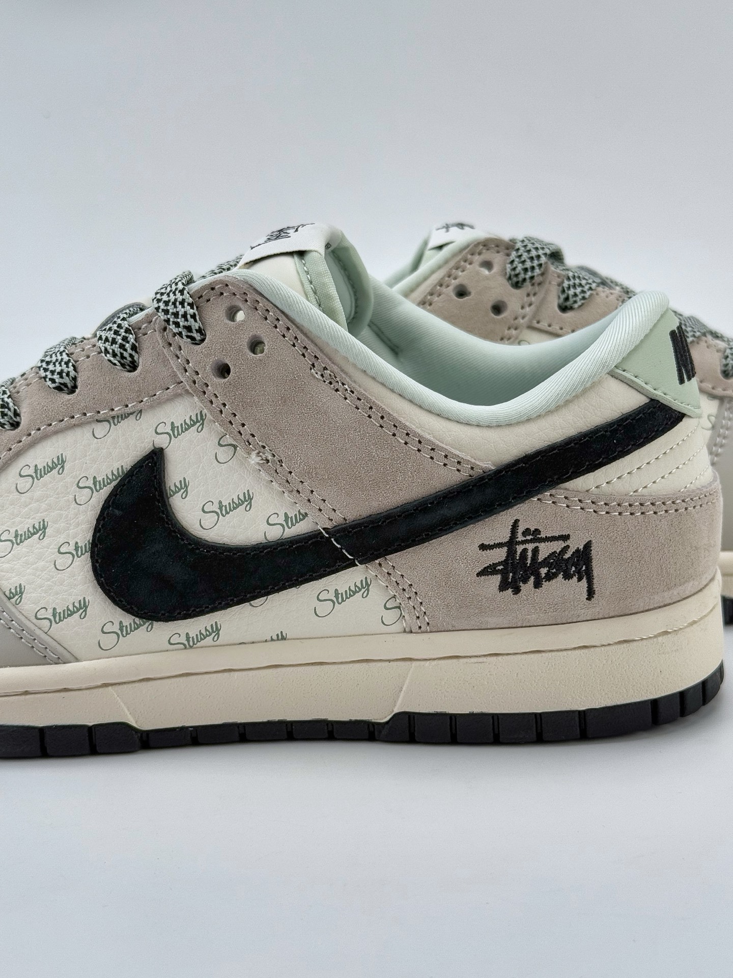 Nike SB Dunk Low x Stussy 白灰黑小钩满天星  XX2025-901