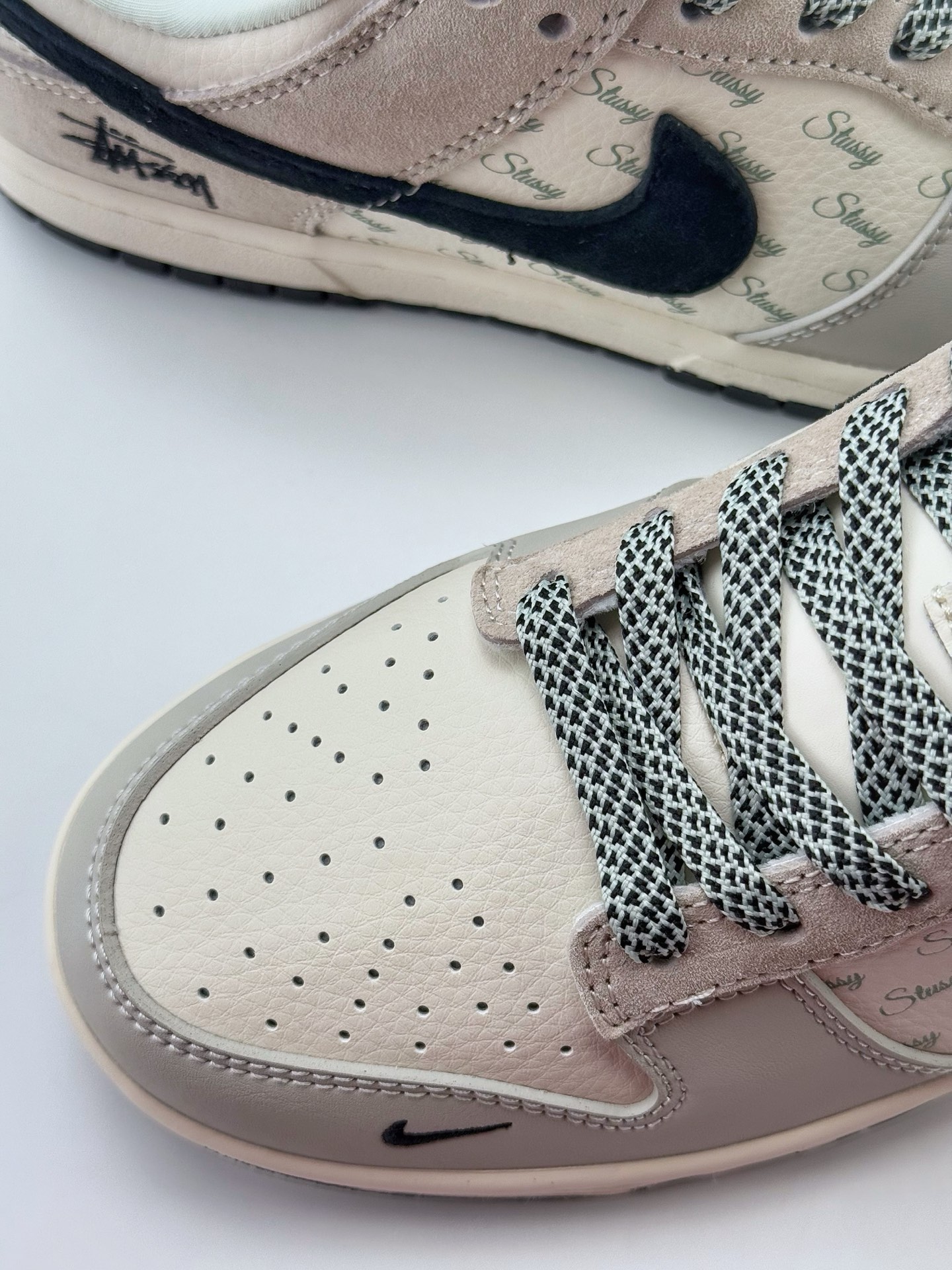Nike SB Dunk Low x Stussy 白灰黑小钩满天星  XX2025-901