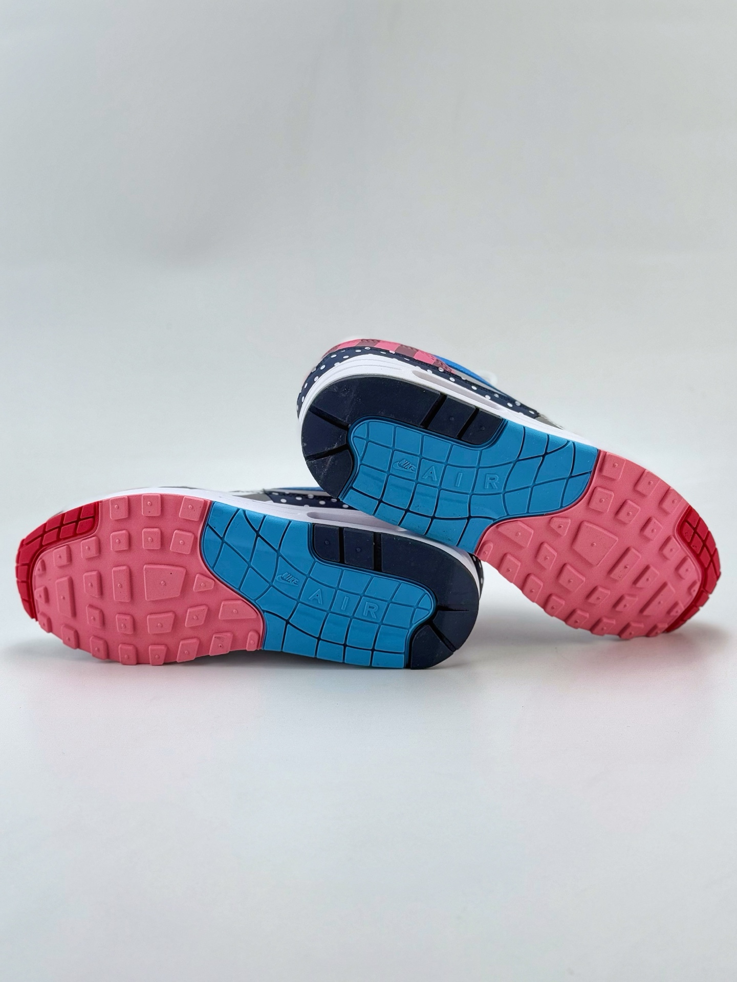 Nike Air Max 1 x Parra 白粉 复古休闲跑步鞋  AT3057-100