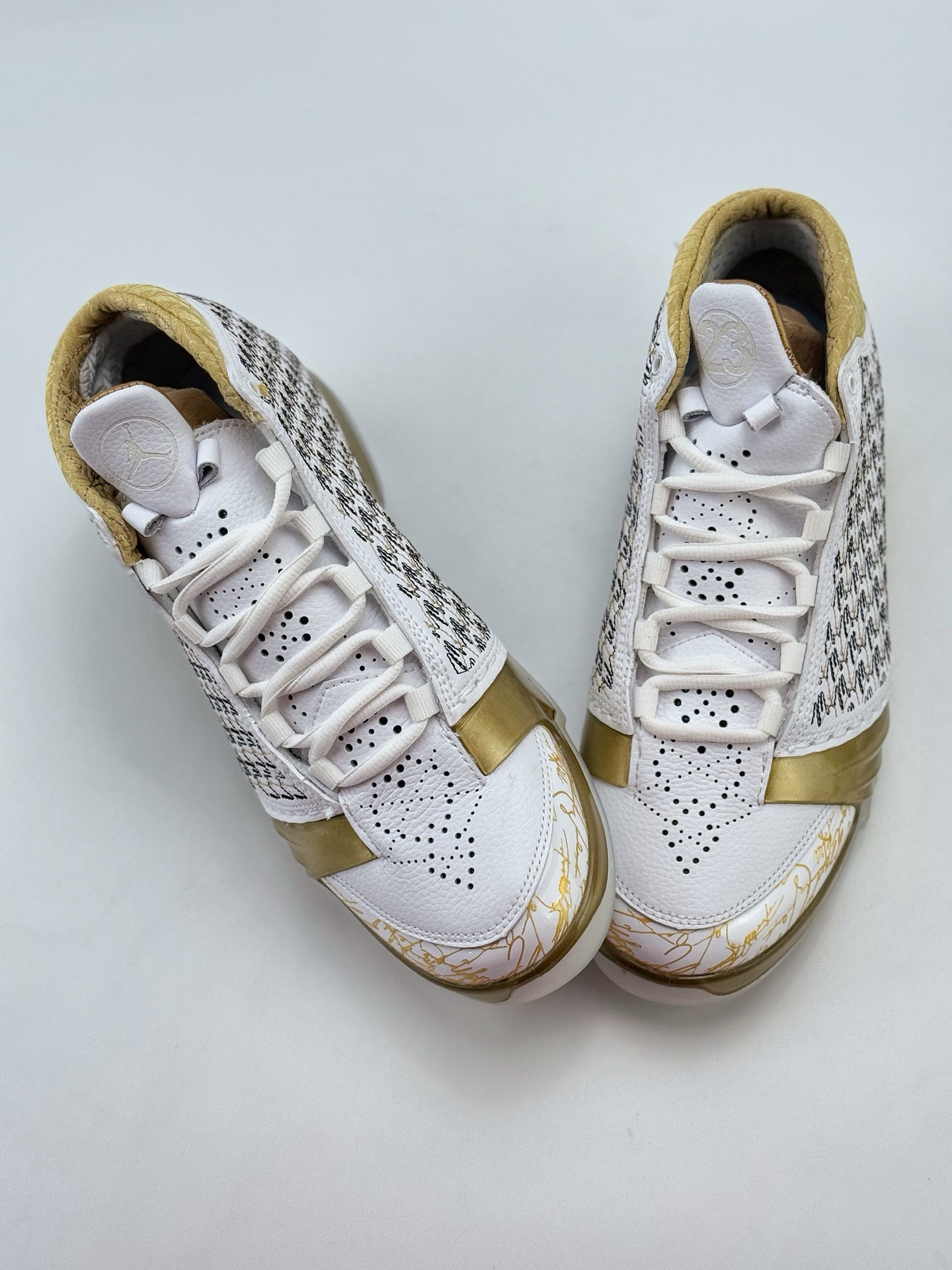 Air Jordan 23 Trophy Room AJ23 乔丹23代 高邦 白金色 乔丹篮球鞋系列  853336-123