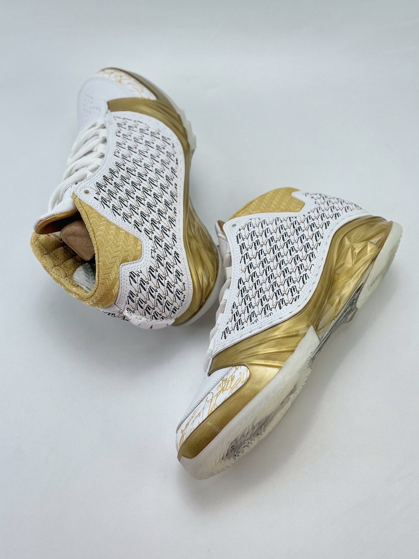 Air Jordan 23 Trophy Room AJ23 乔丹23代 高邦 白金色 乔丹篮球鞋系列  853336-123