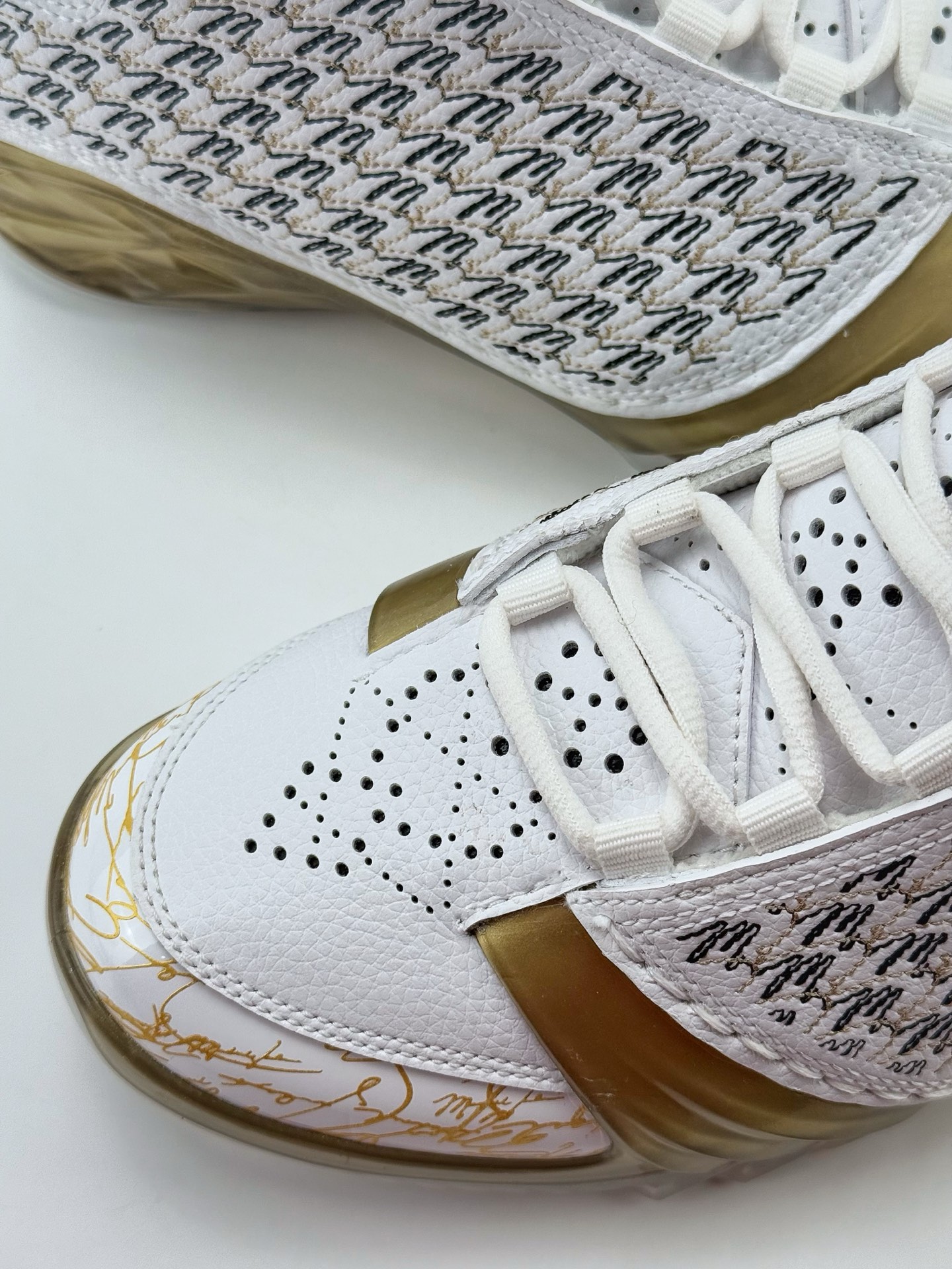 Air Jordan 23 Trophy Room AJ23 乔丹23代 高邦 白金色 乔丹篮球鞋系列  853336-123