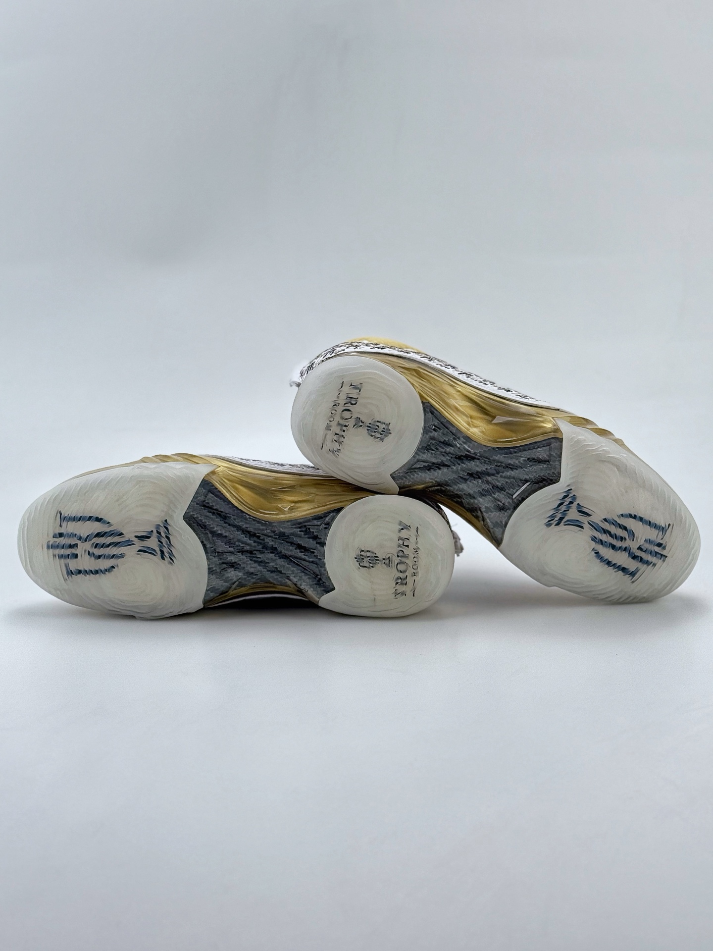 Air Jordan 23 Trophy Room AJ23 乔丹23代 高邦 白金色 乔丹篮球鞋系列  853336-123