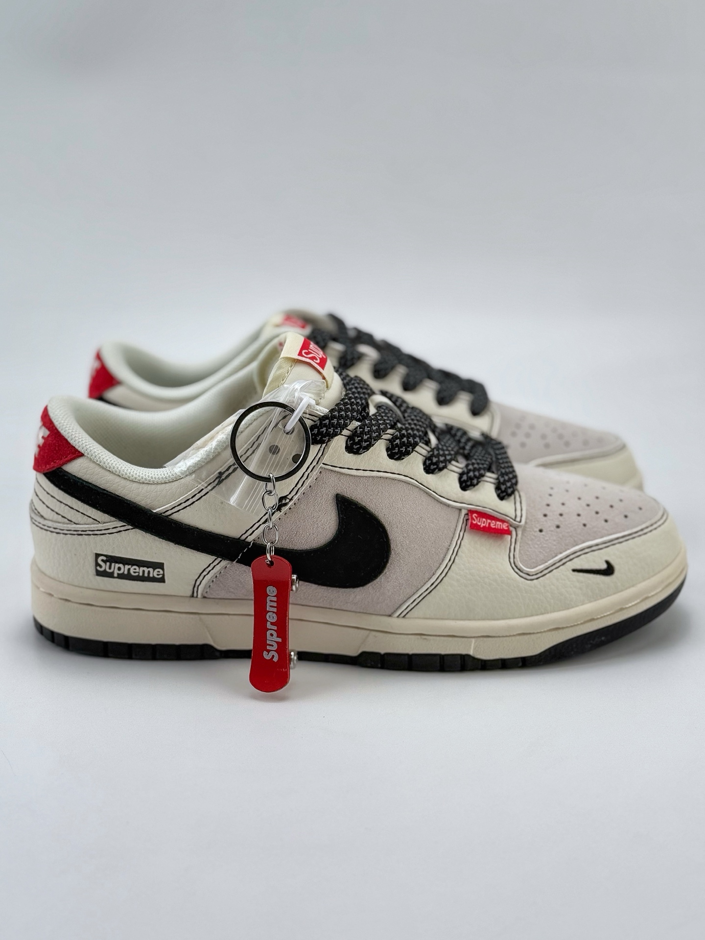 Nike SB Dunk Low x Supreme 白黑小钩满天星  BB7518-024