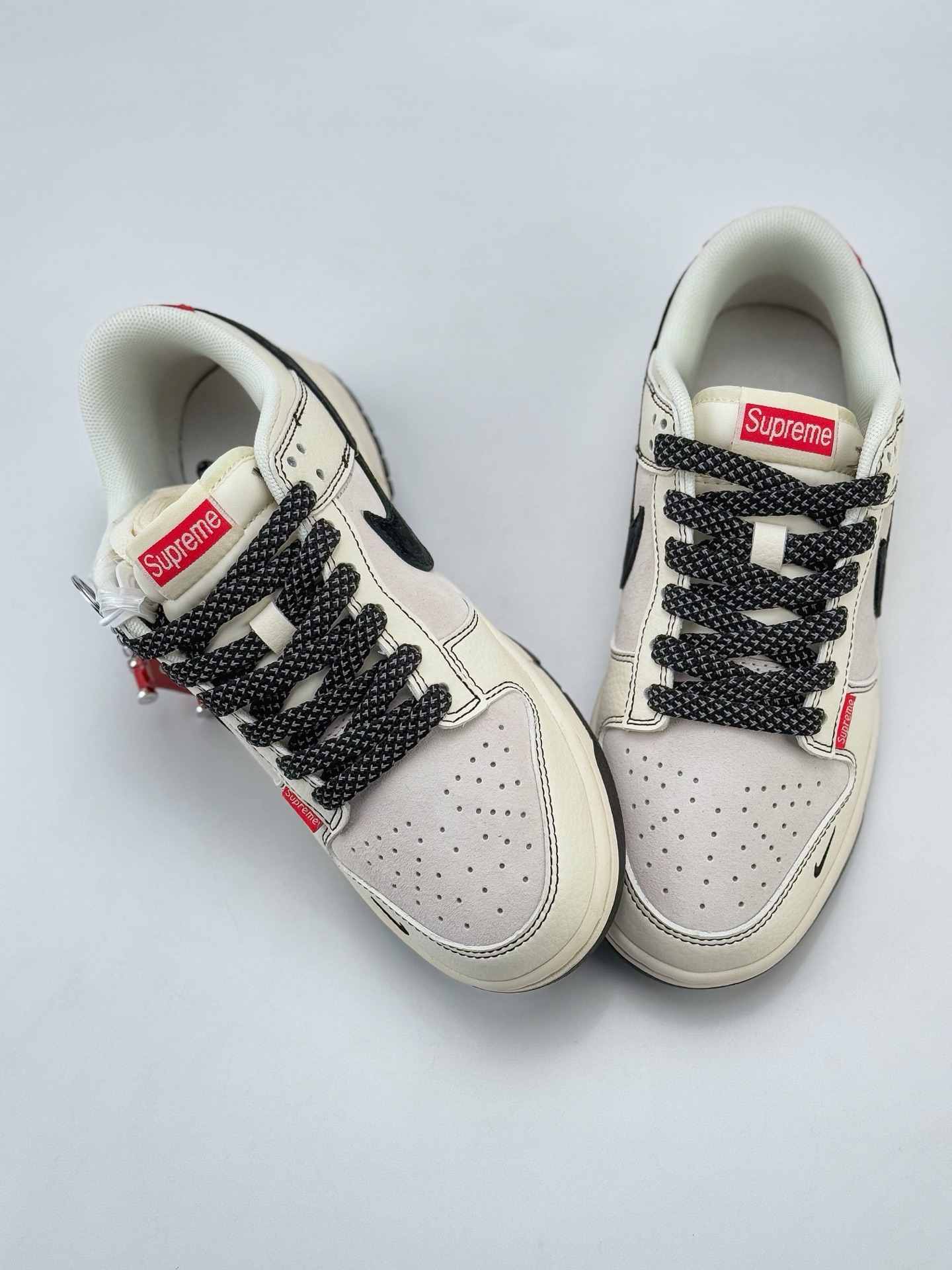 Nike SB Dunk Low x Supreme 白黑小钩满天星  BB7518-024