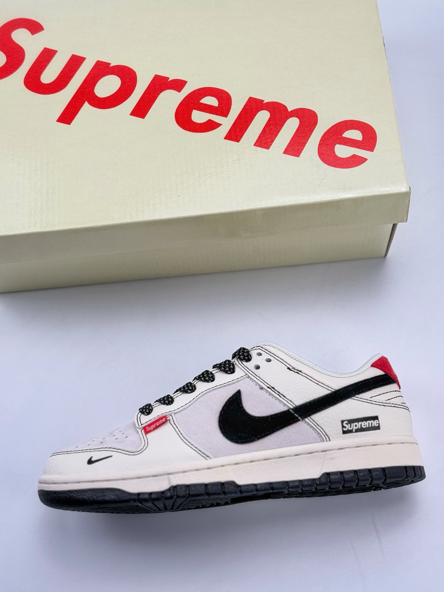 Nike SB Dunk Low x Supreme 白黑小钩满天星  BB7518-024