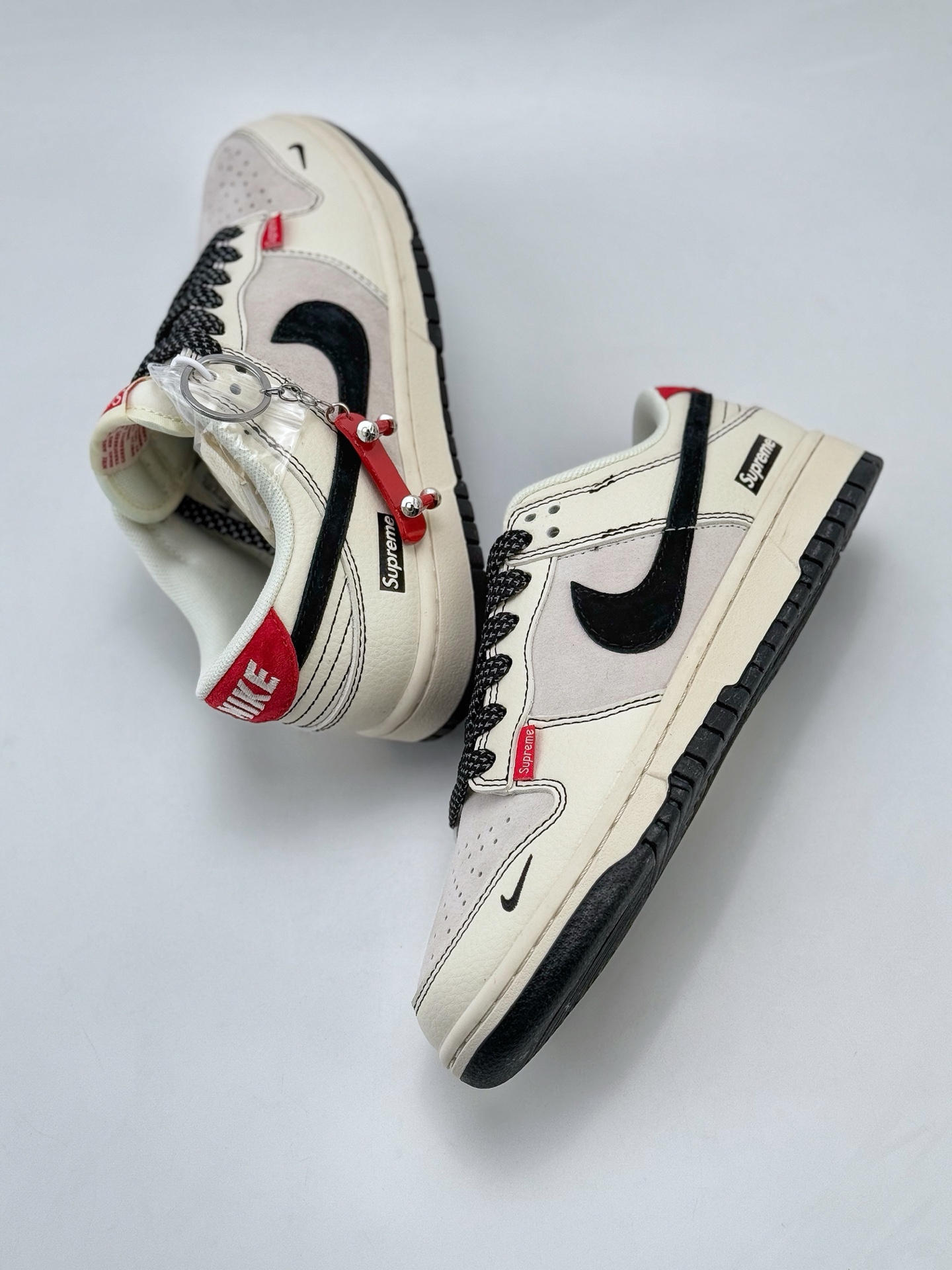 Nike SB Dunk Low x Supreme 白黑小钩满天星  BB7518-024