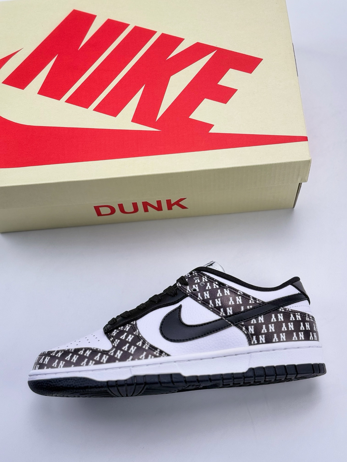 Nike SB Dunk Low x MLB 白黑印花 LW1818-111