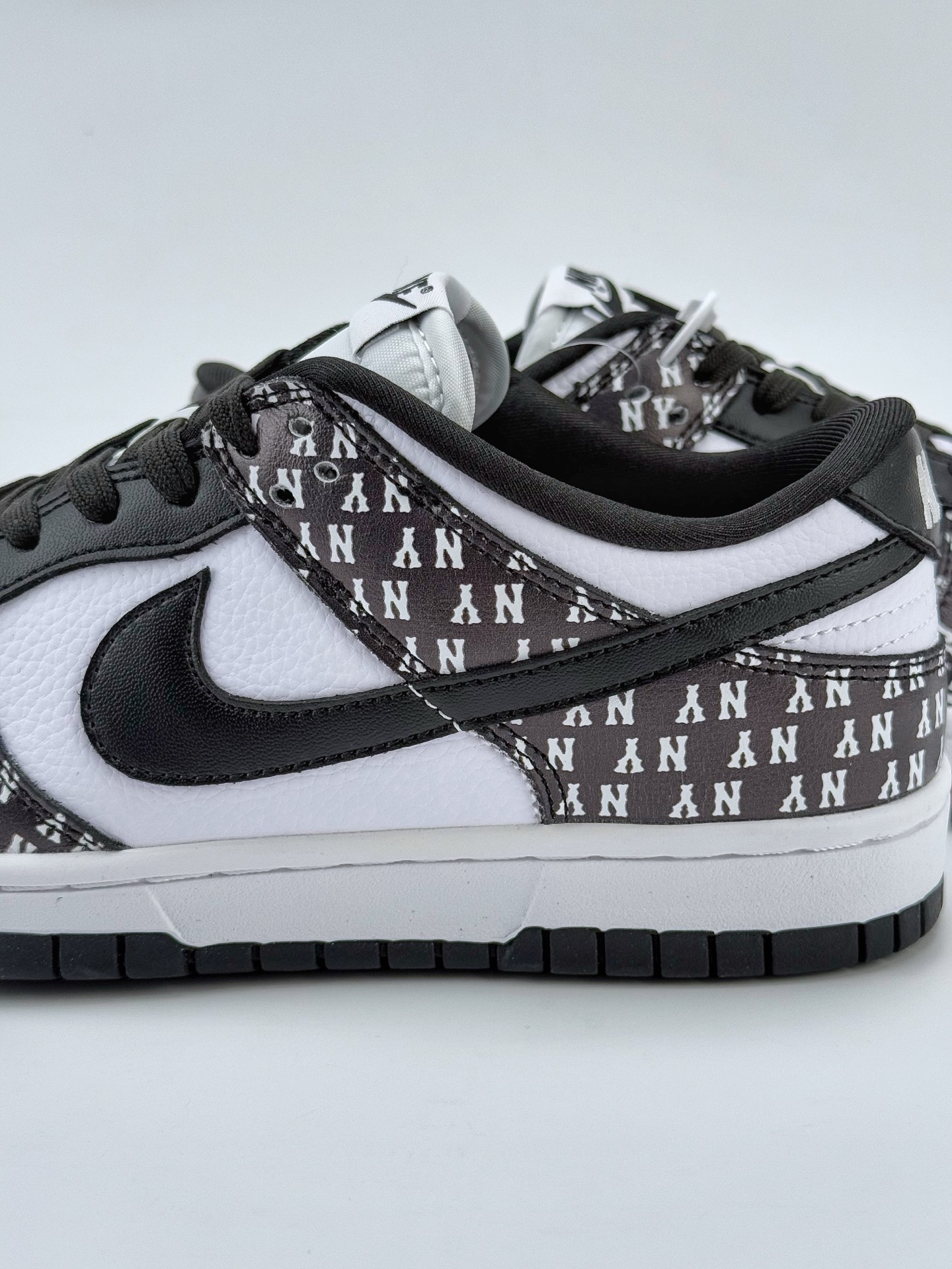 Nike SB Dunk Low x MLB 白黑印花 LW1818-111