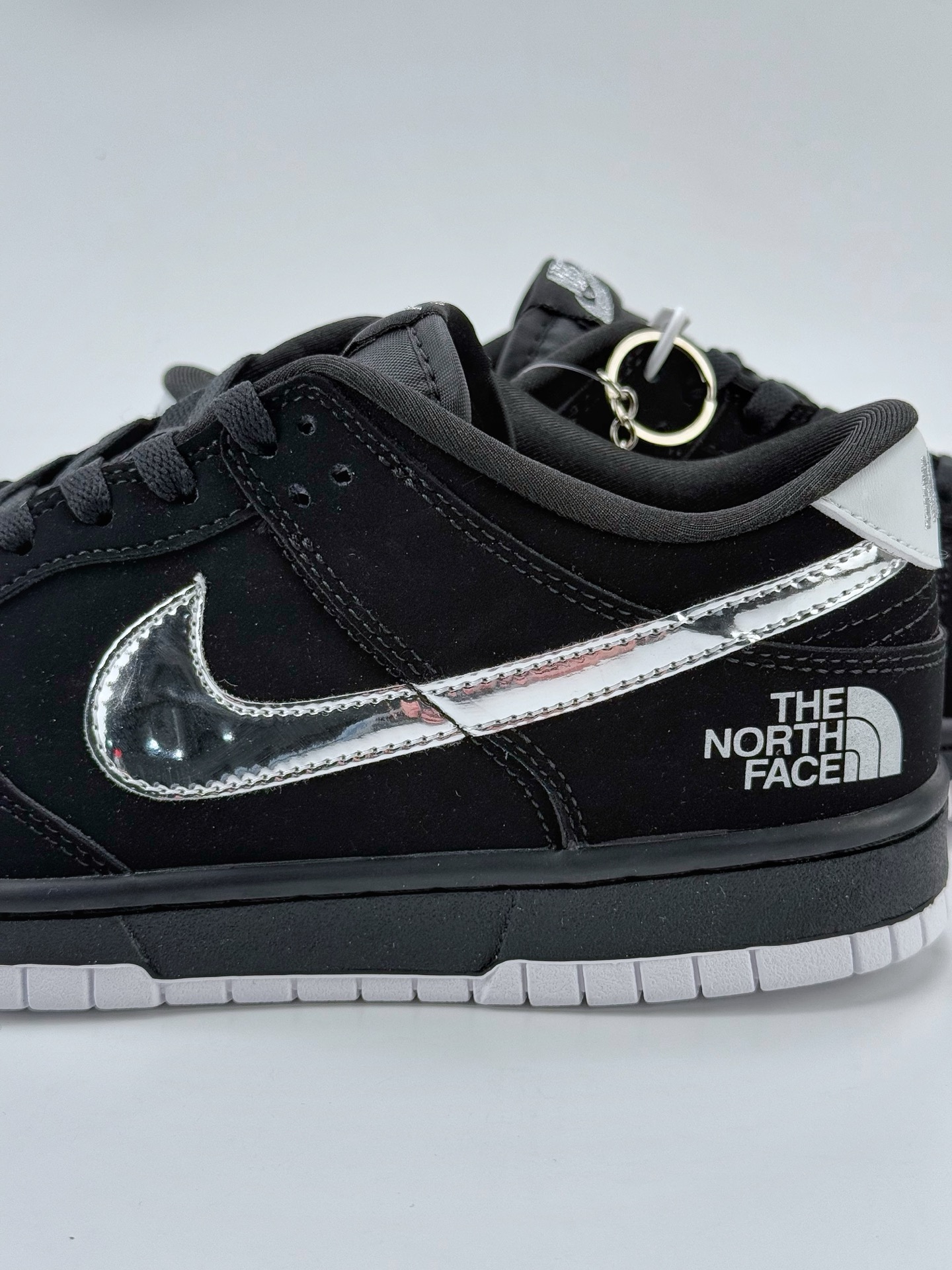 Nike SB Dunk Low x The North Face 黑银小钩 KK1333-024