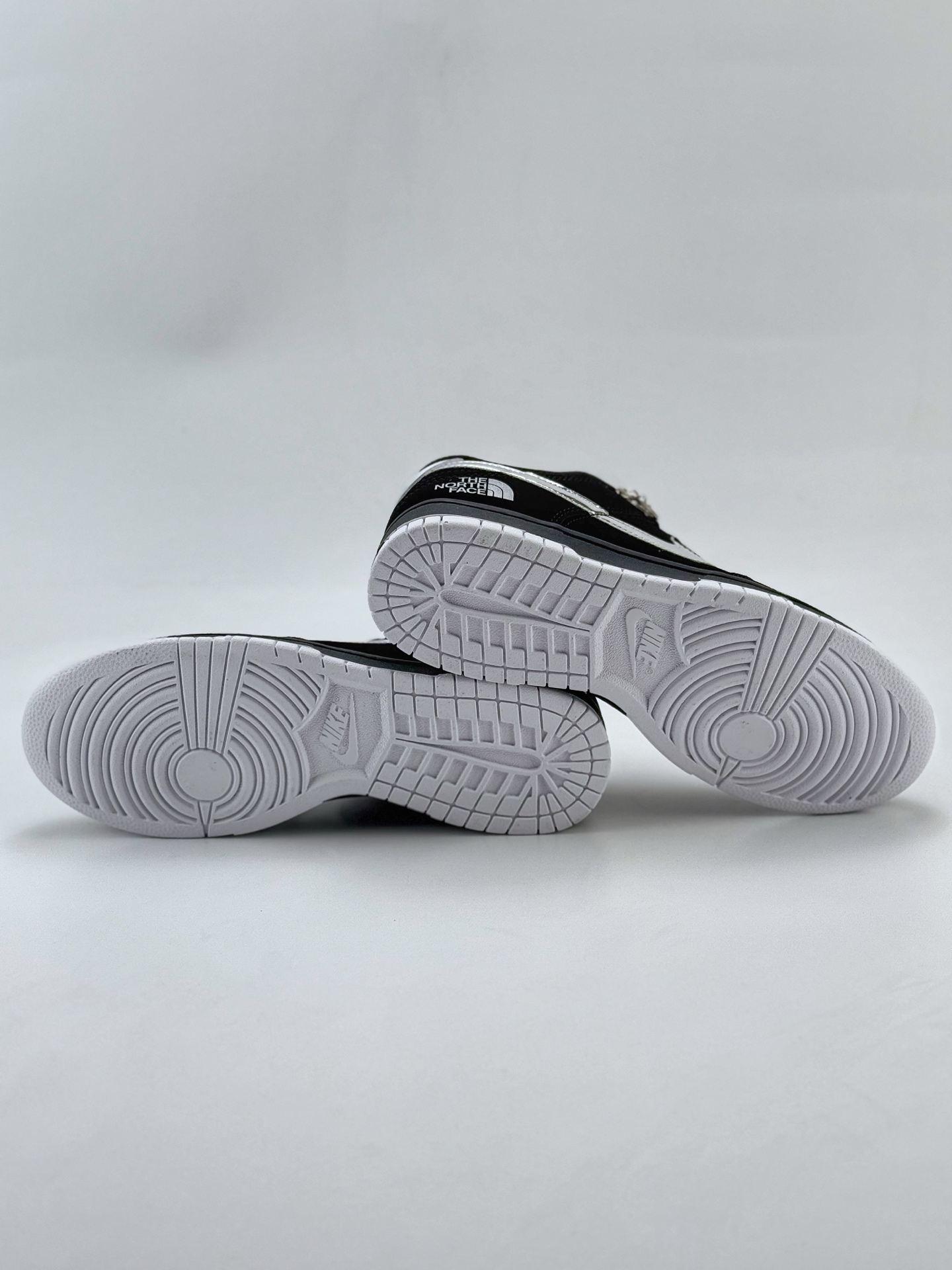 Nike SB Dunk Low x The North Face 黑银小钩 KK1333-024