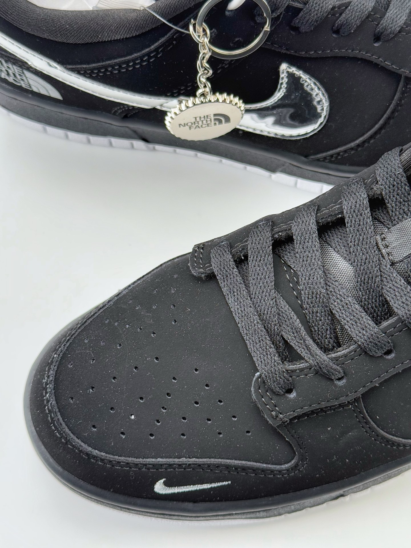Nike SB Dunk Low x The North Face 黑银小钩 KK1333-024