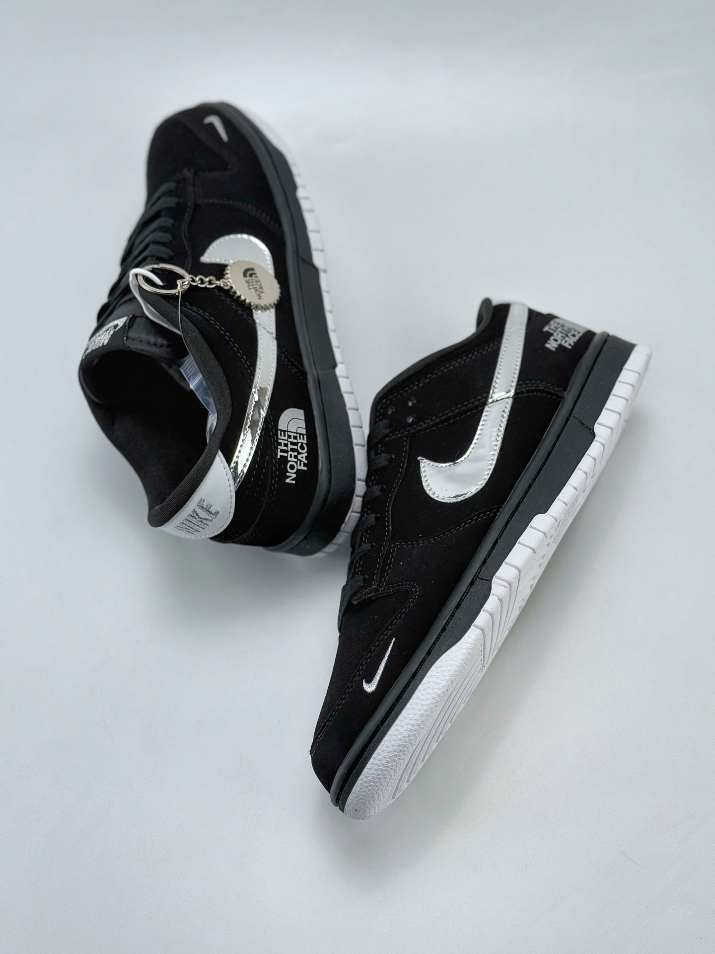 Nike SB Dunk Low x The North Face 黑银小钩 KK1333-024