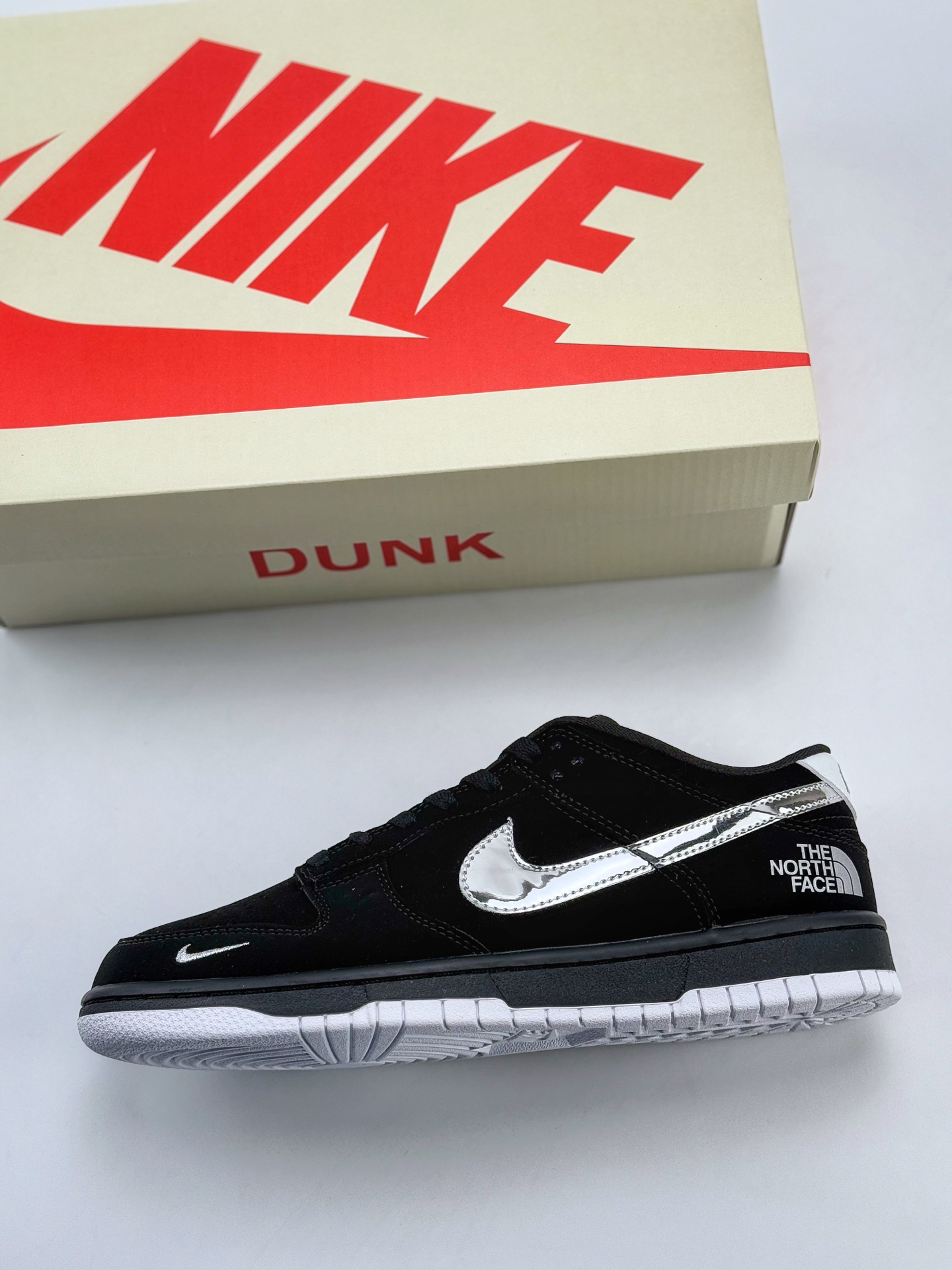 Nike SB Dunk Low x The North Face 黑银小钩 KK1333-024