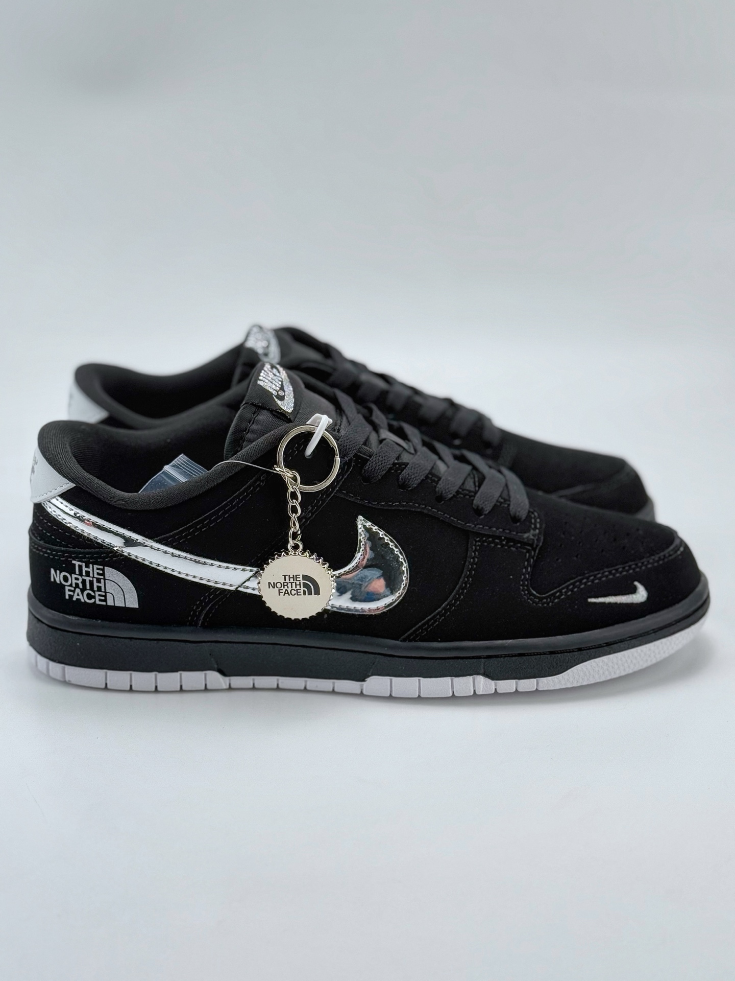 Nike SB Dunk Low x The North Face 黑银小钩 KK1333-024