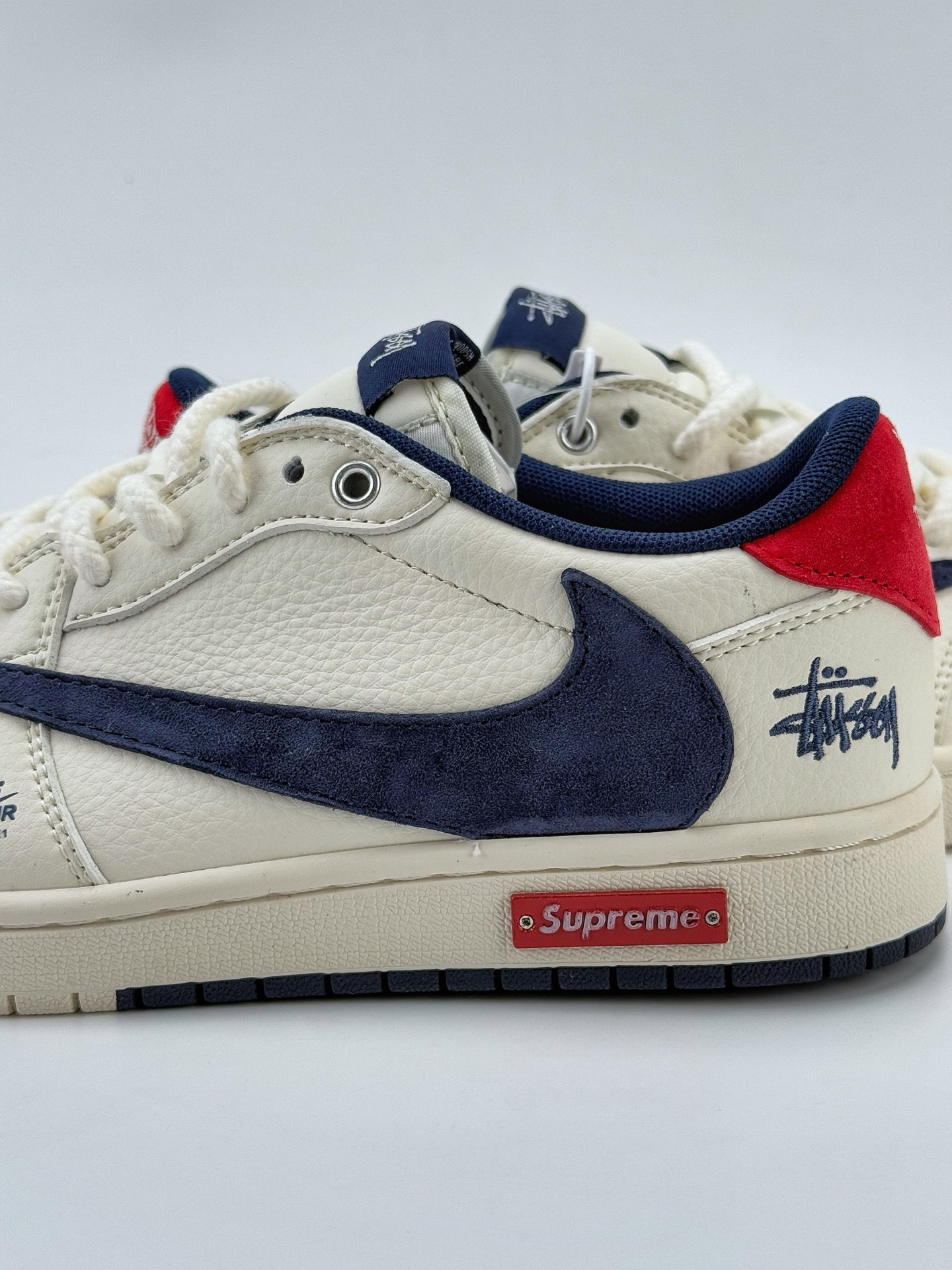 Travis Scott x Nike Air Jordan 1 Low x Stussy Air Jordan 1 Low 反转白红蓝小钩翻毛倒钩  SJ2068-147
