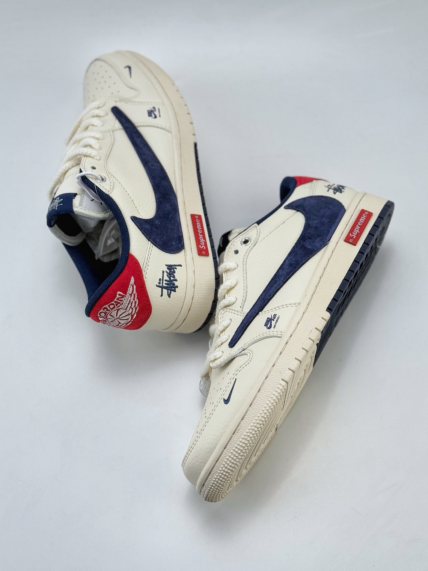 Travis Scott x Nike Air Jordan 1 Low x Stussy Air Jordan 1 Low 反转白红蓝小钩翻毛倒钩  SJ2068-147