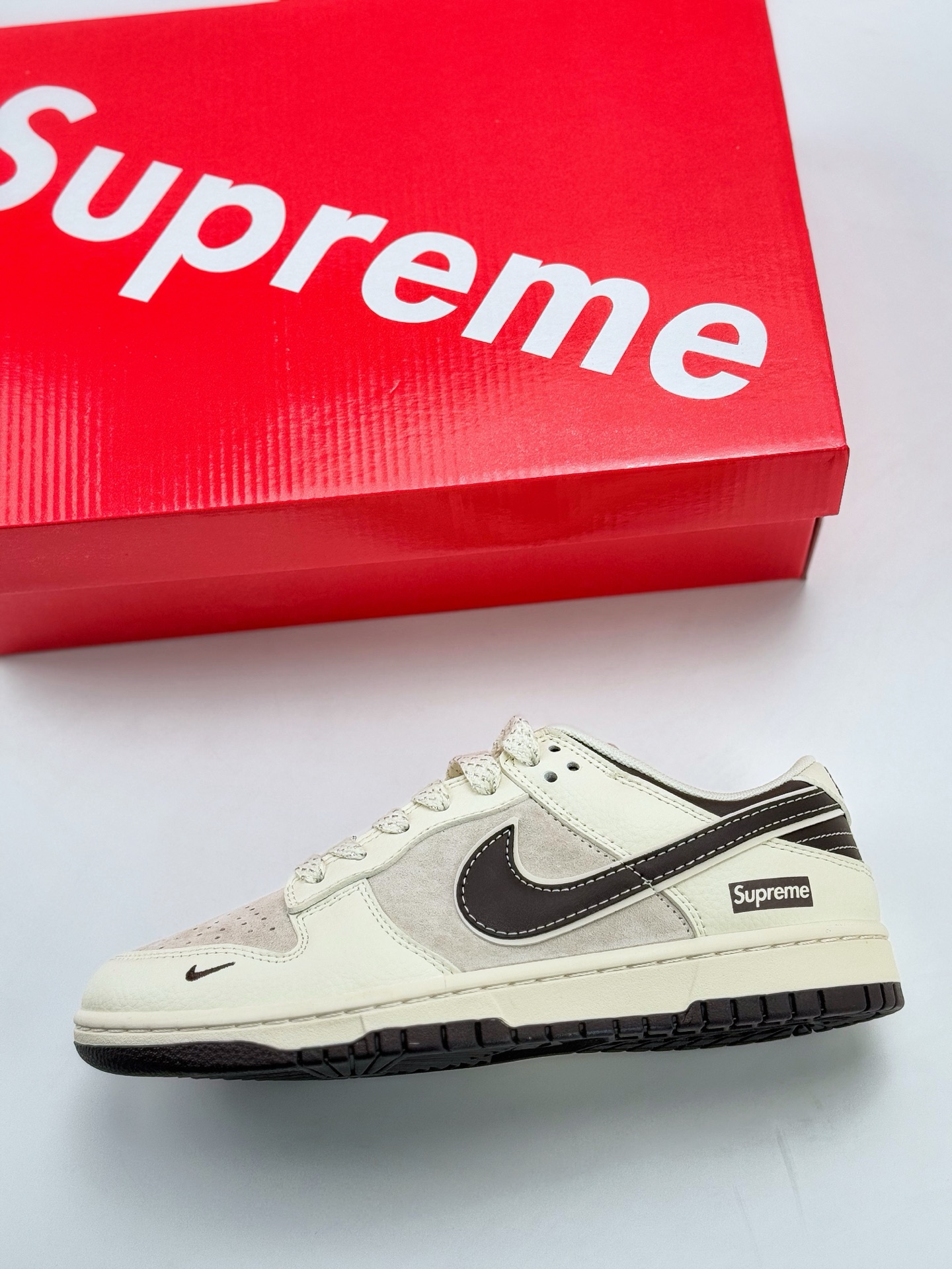 Nike SB Dunk Low x Supreme 白黑小钩满天星 XX9934-034